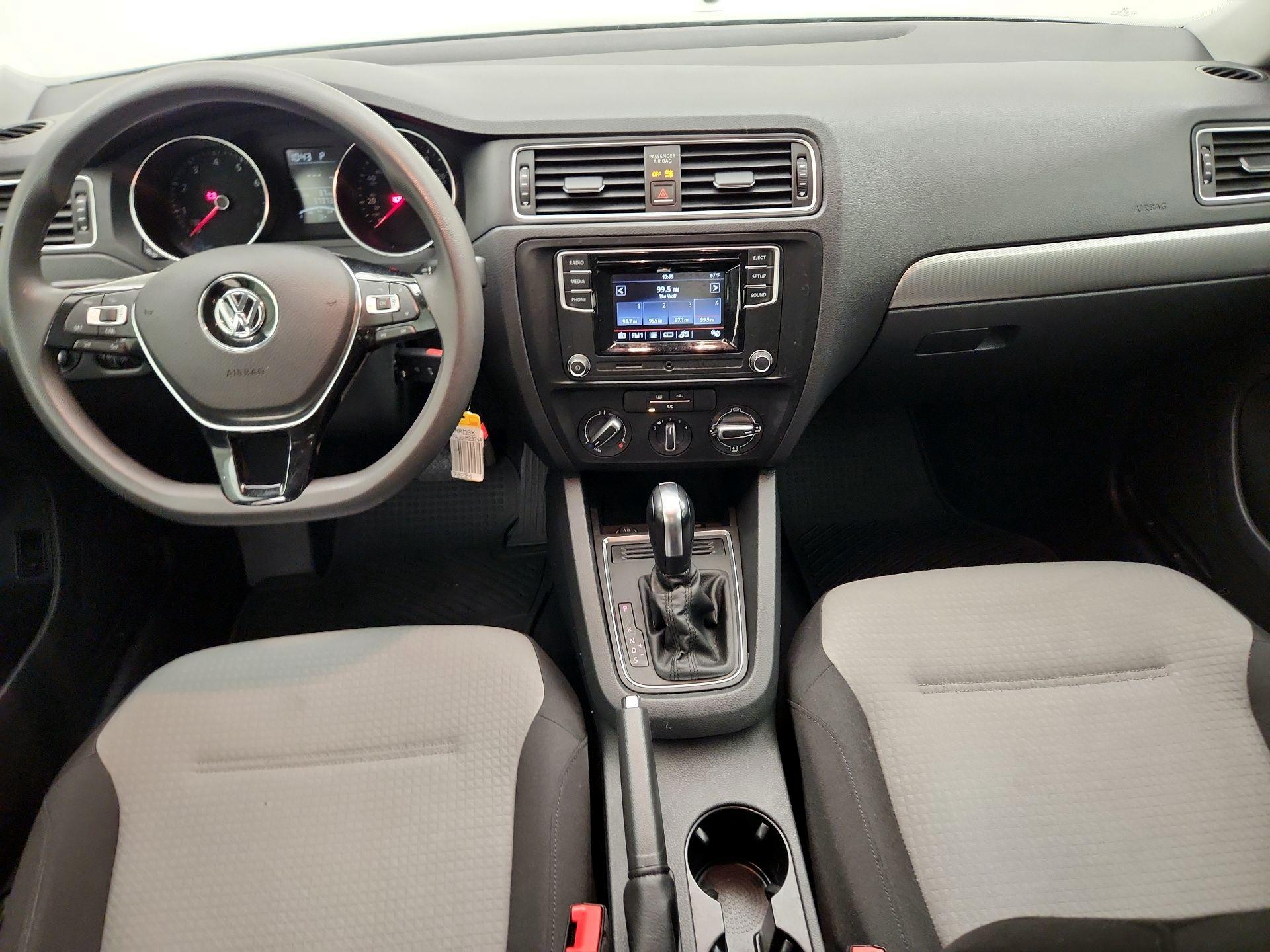 Thumbnail: 2017 Volkswagen Jetta - 9
