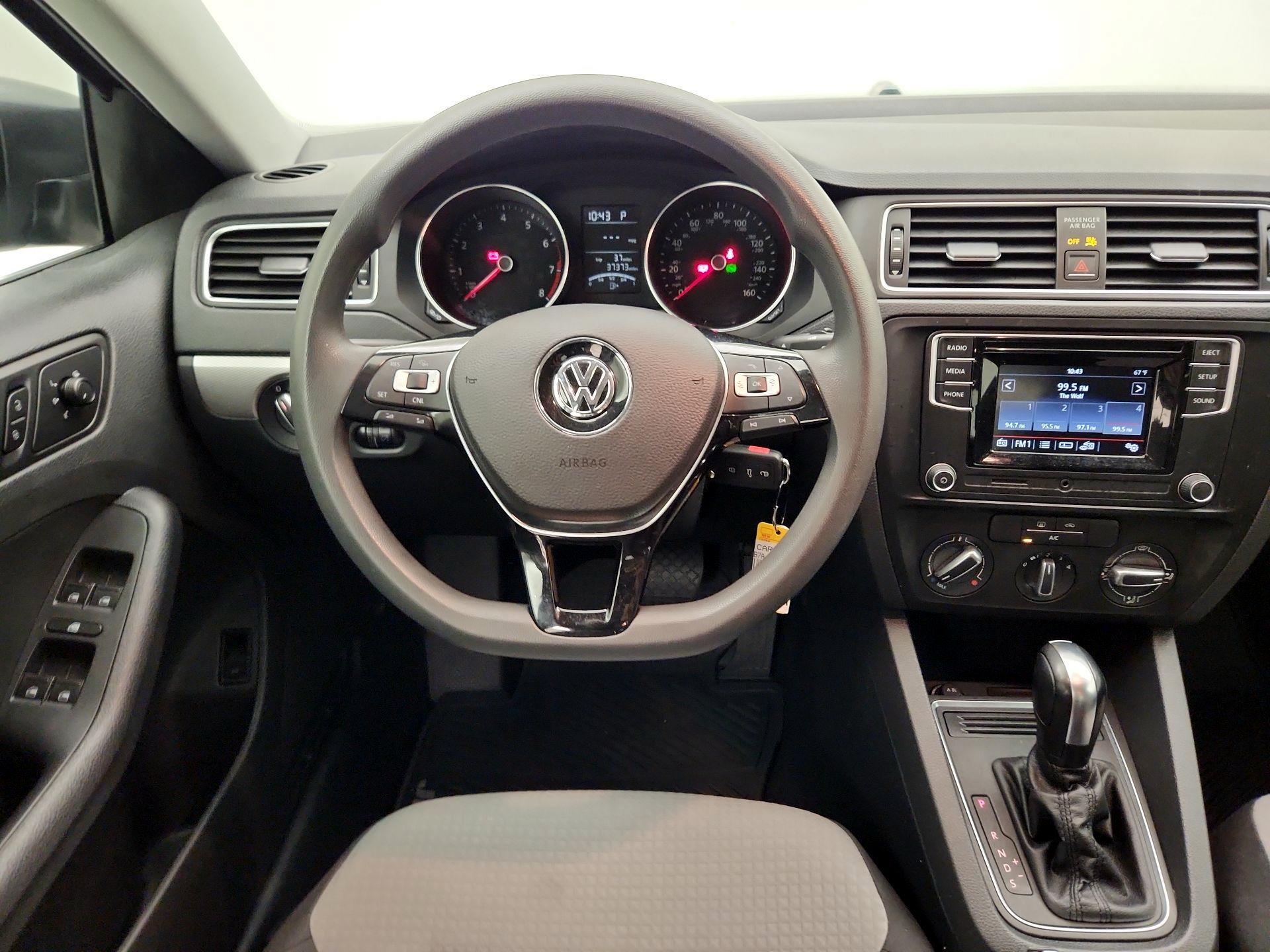 Thumbnail: 2017 Volkswagen Jetta - 10
