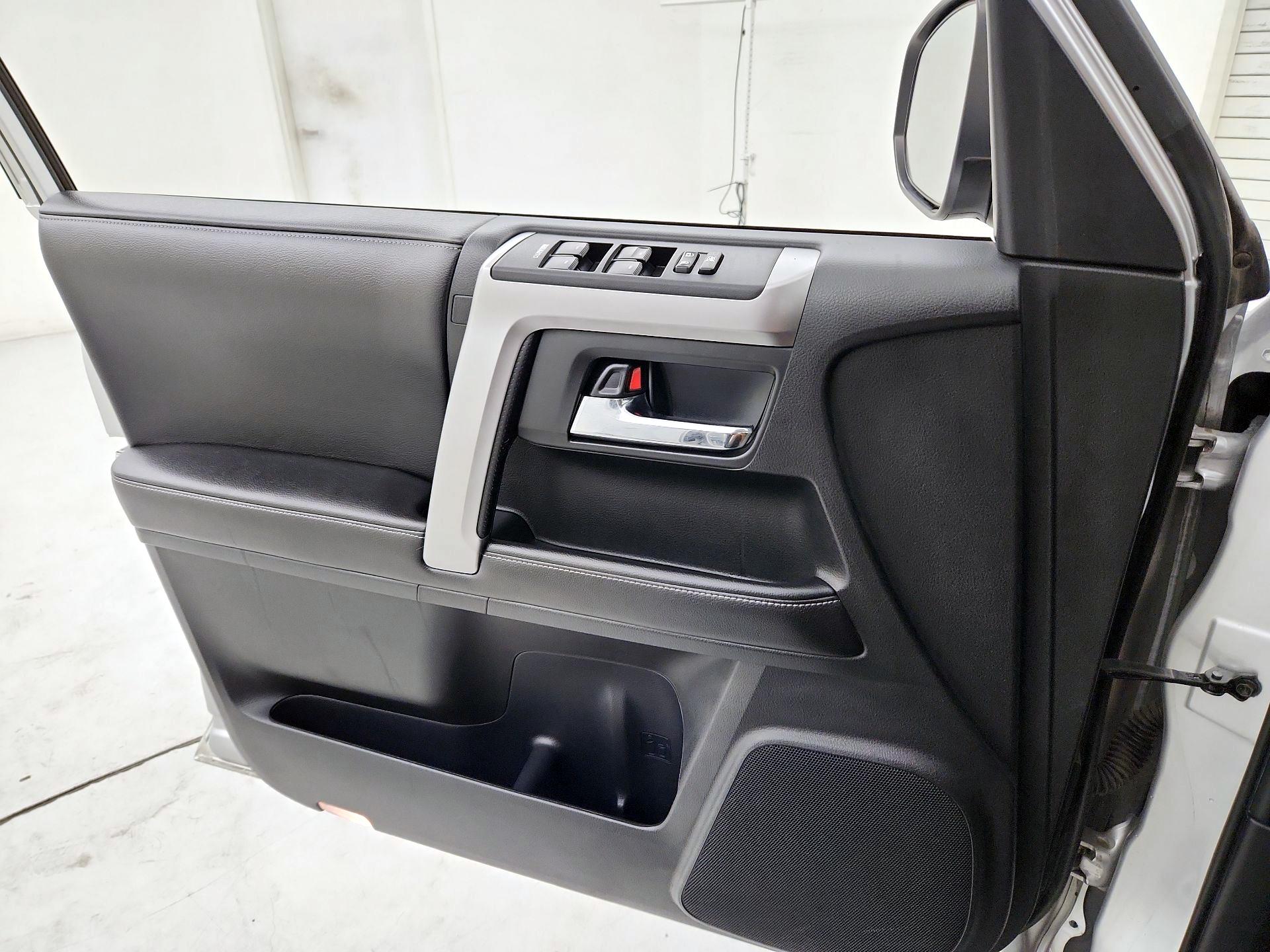 Thumbnail: 2016 Toyota 4Runner - 12