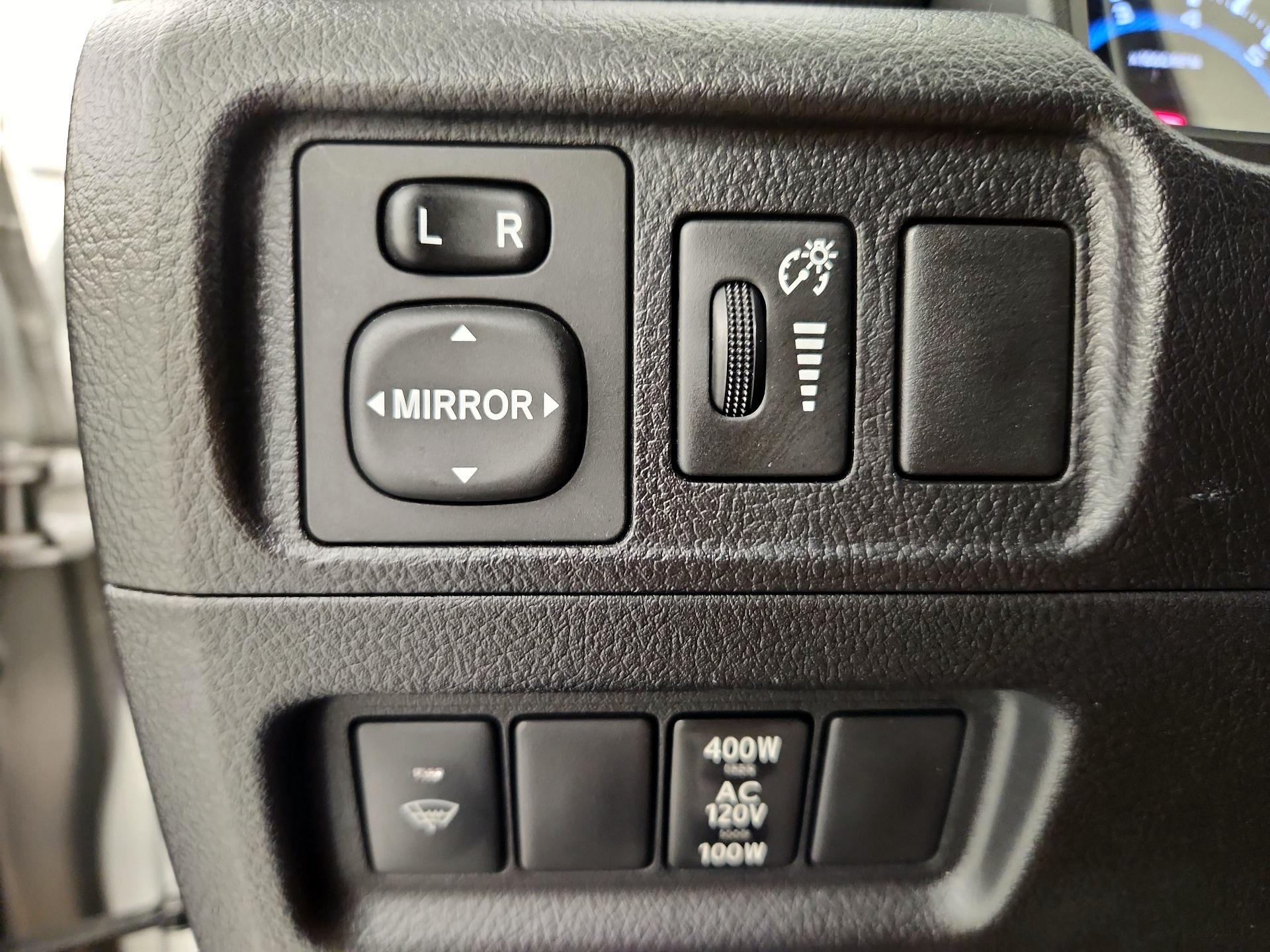 Thumbnail: 2016 Toyota 4Runner - 13