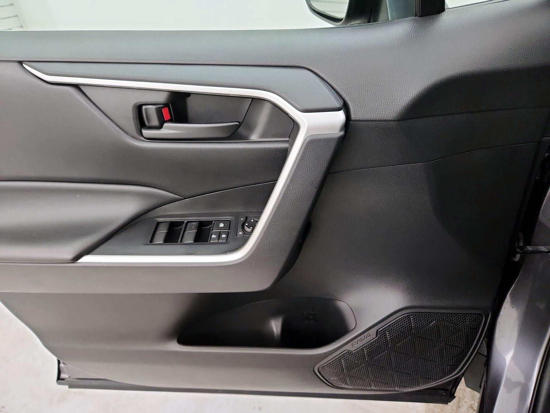 Thumbnail: 2022 Toyota RAV4 - 12