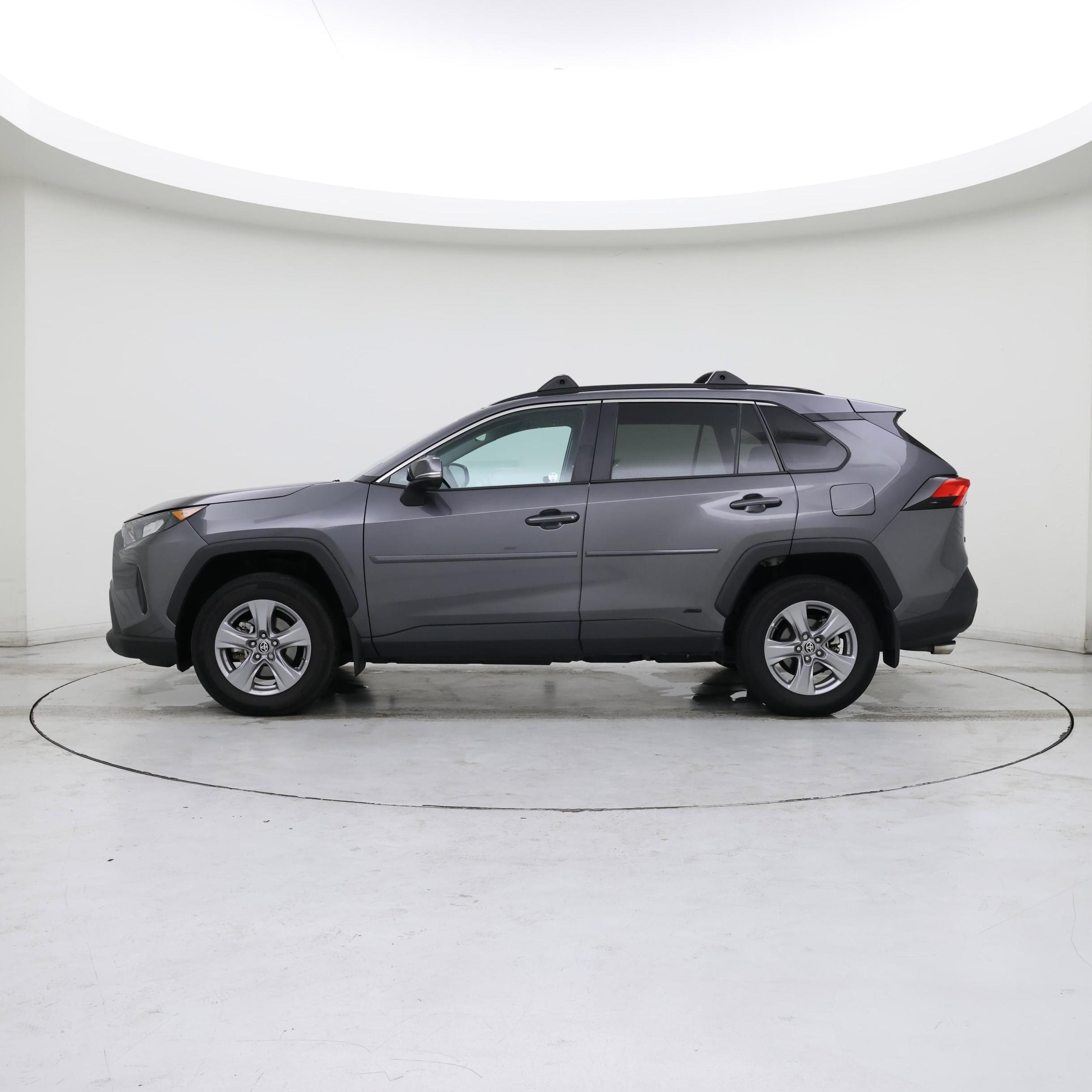 Thumbnail: 2022 Toyota RAV4 - 3