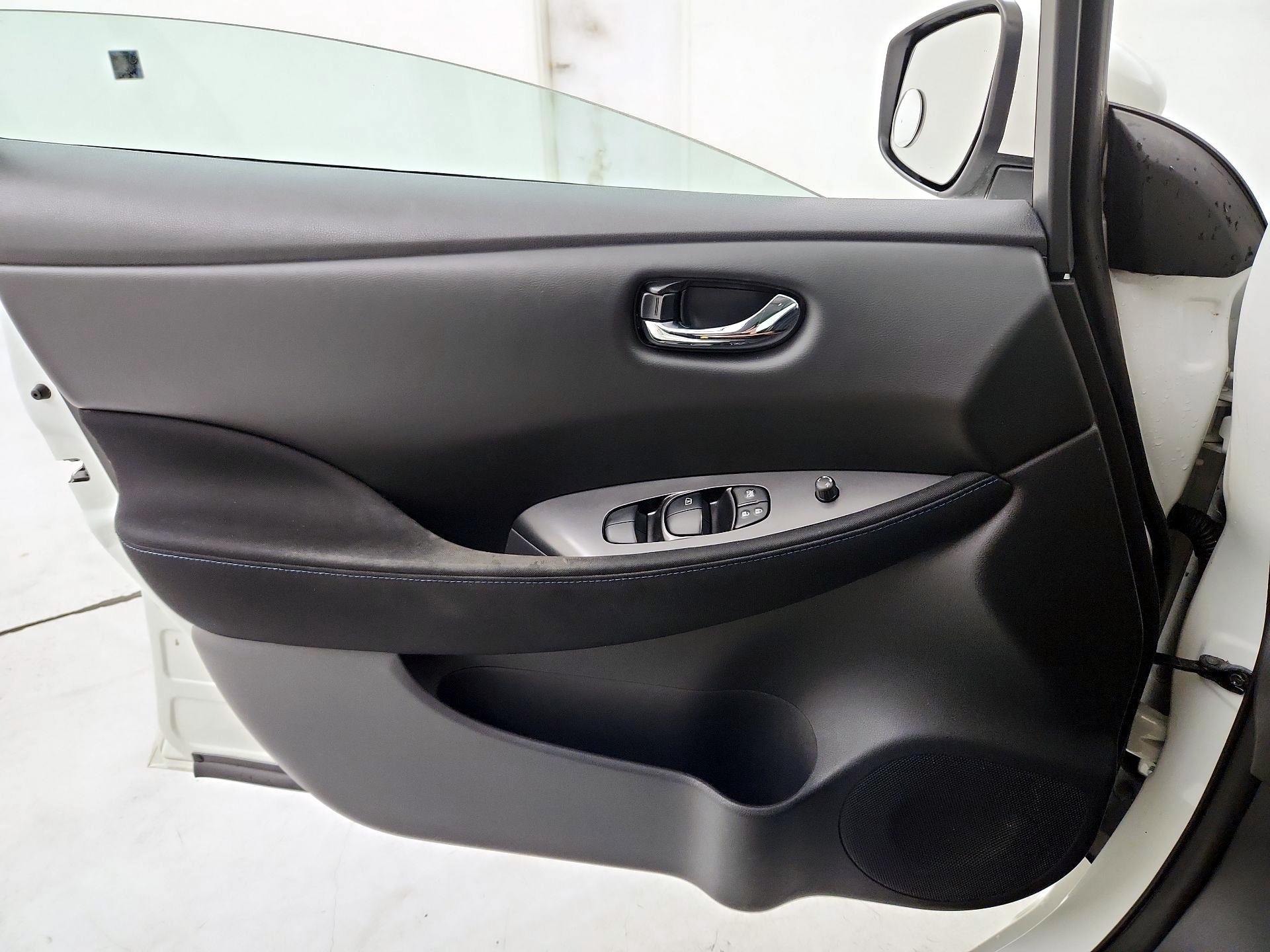 Thumbnail: 2018 Nissan Leaf - 12