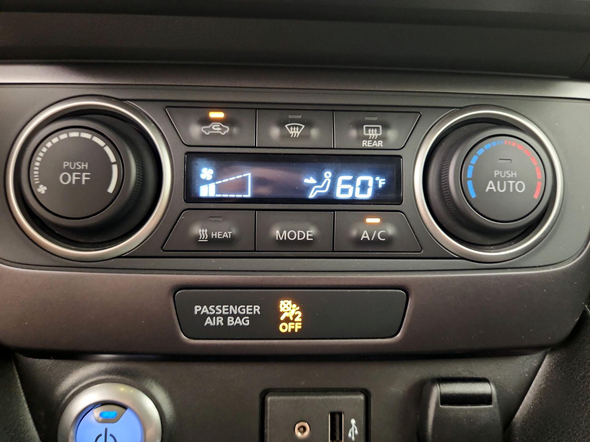 Thumbnail: 2018 Nissan Leaf - 16