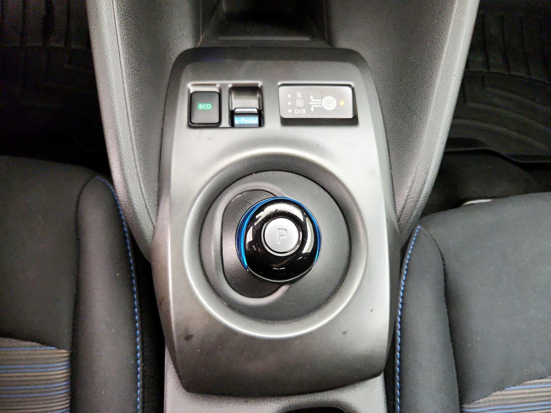 Thumbnail: 2018 Nissan Leaf - 17