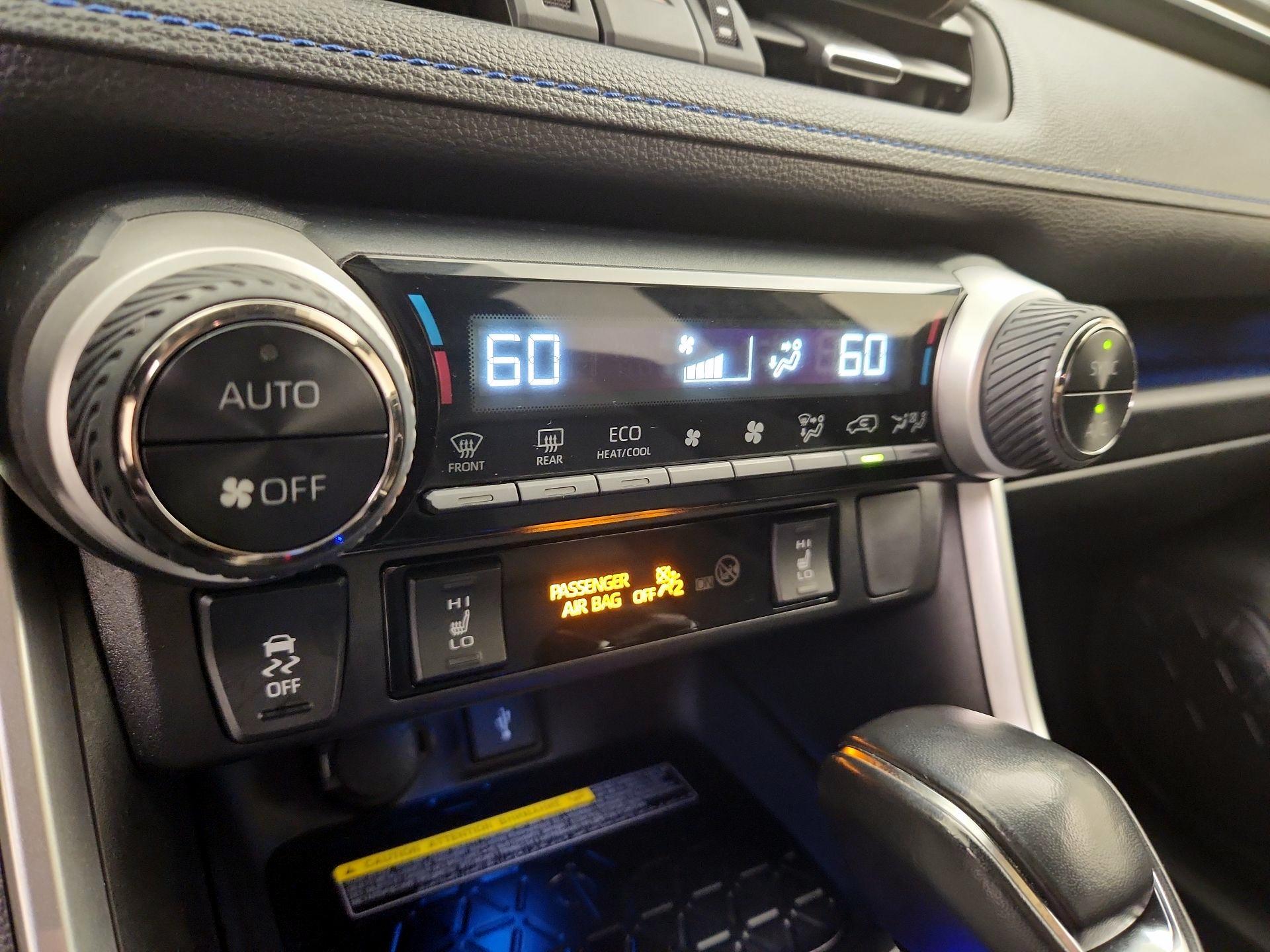 Thumbnail: 2020 Toyota RAV4 - 17
