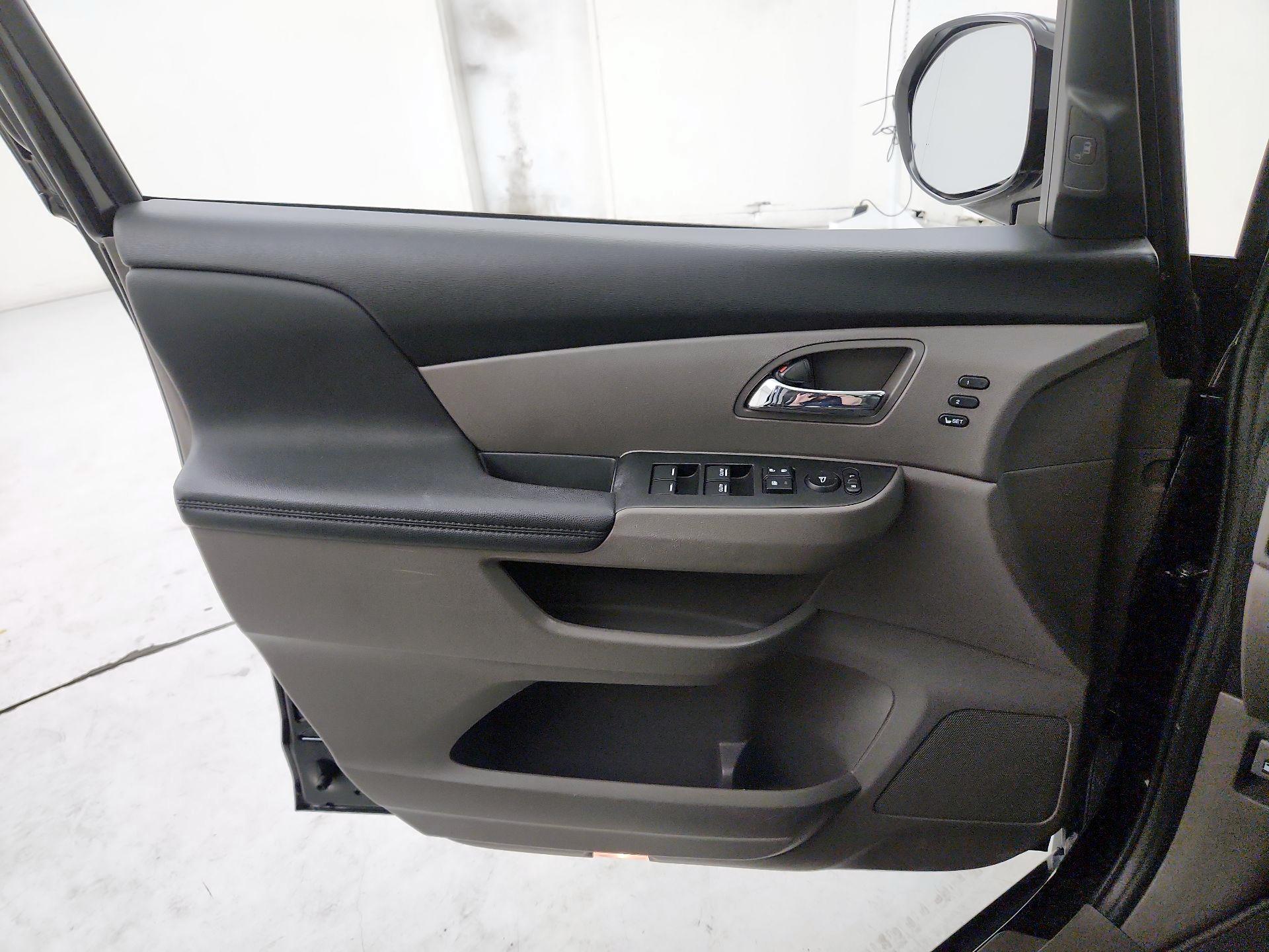 Thumbnail: 2015 Honda Odyssey - 12