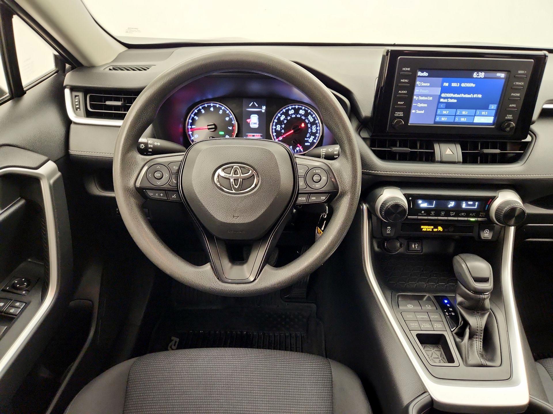 Thumbnail: 2019 Toyota RAV4 - 10