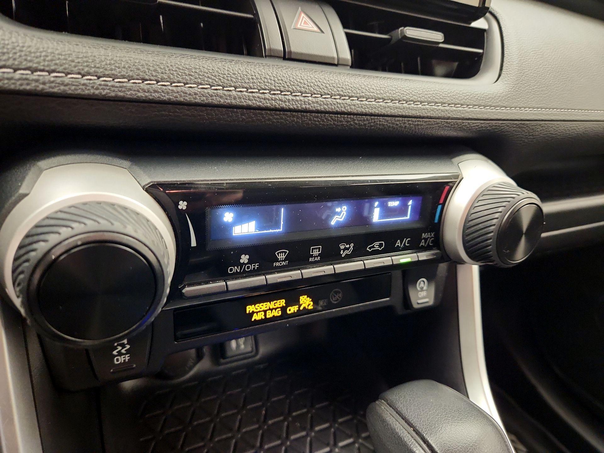 Thumbnail: 2019 Toyota RAV4 - 16