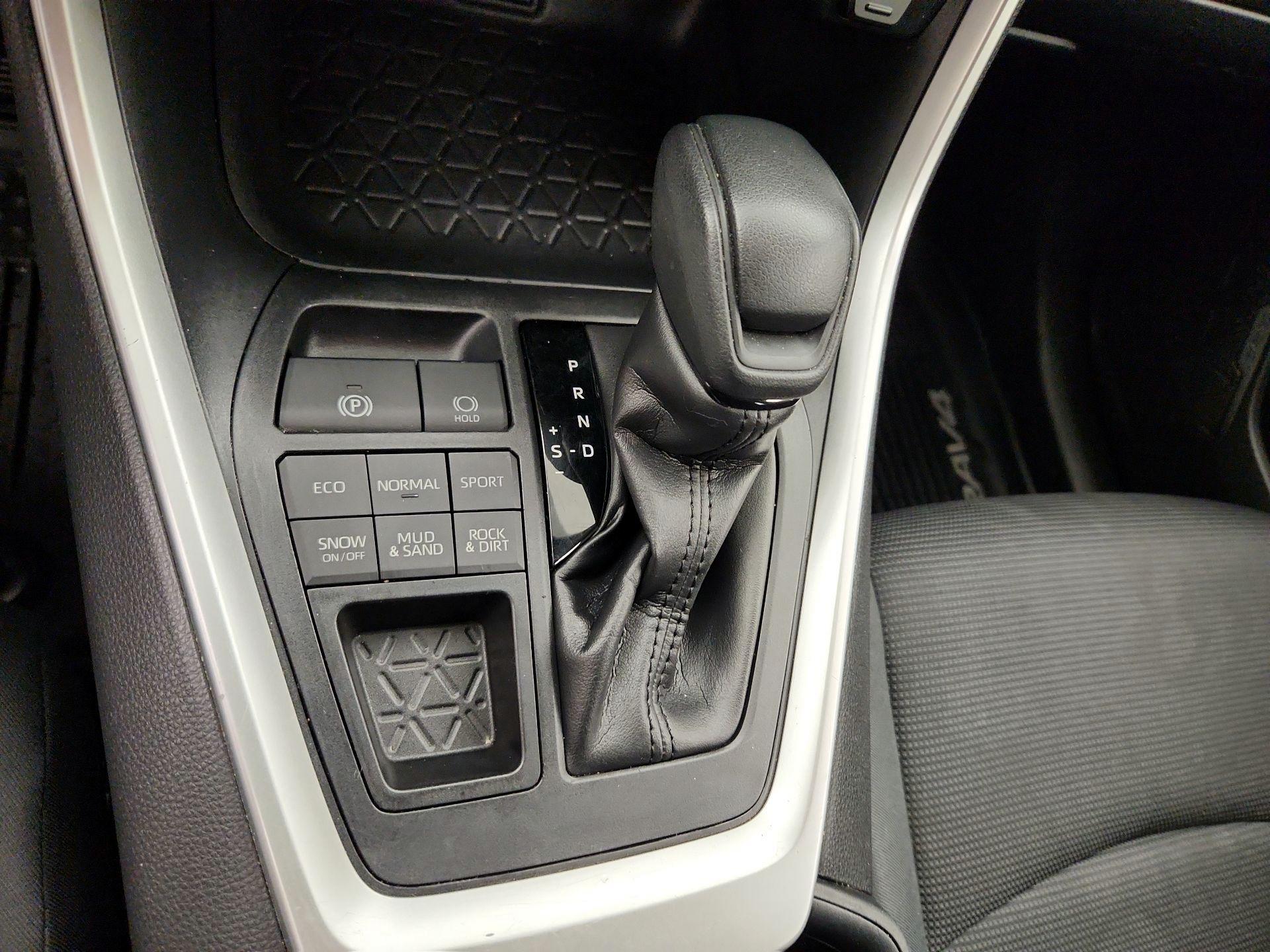 Thumbnail: 2019 Toyota RAV4 - 17