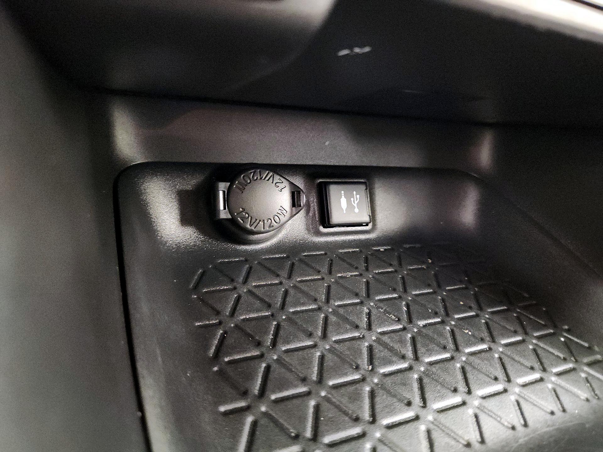 Thumbnail: 2019 Toyota RAV4 - 18