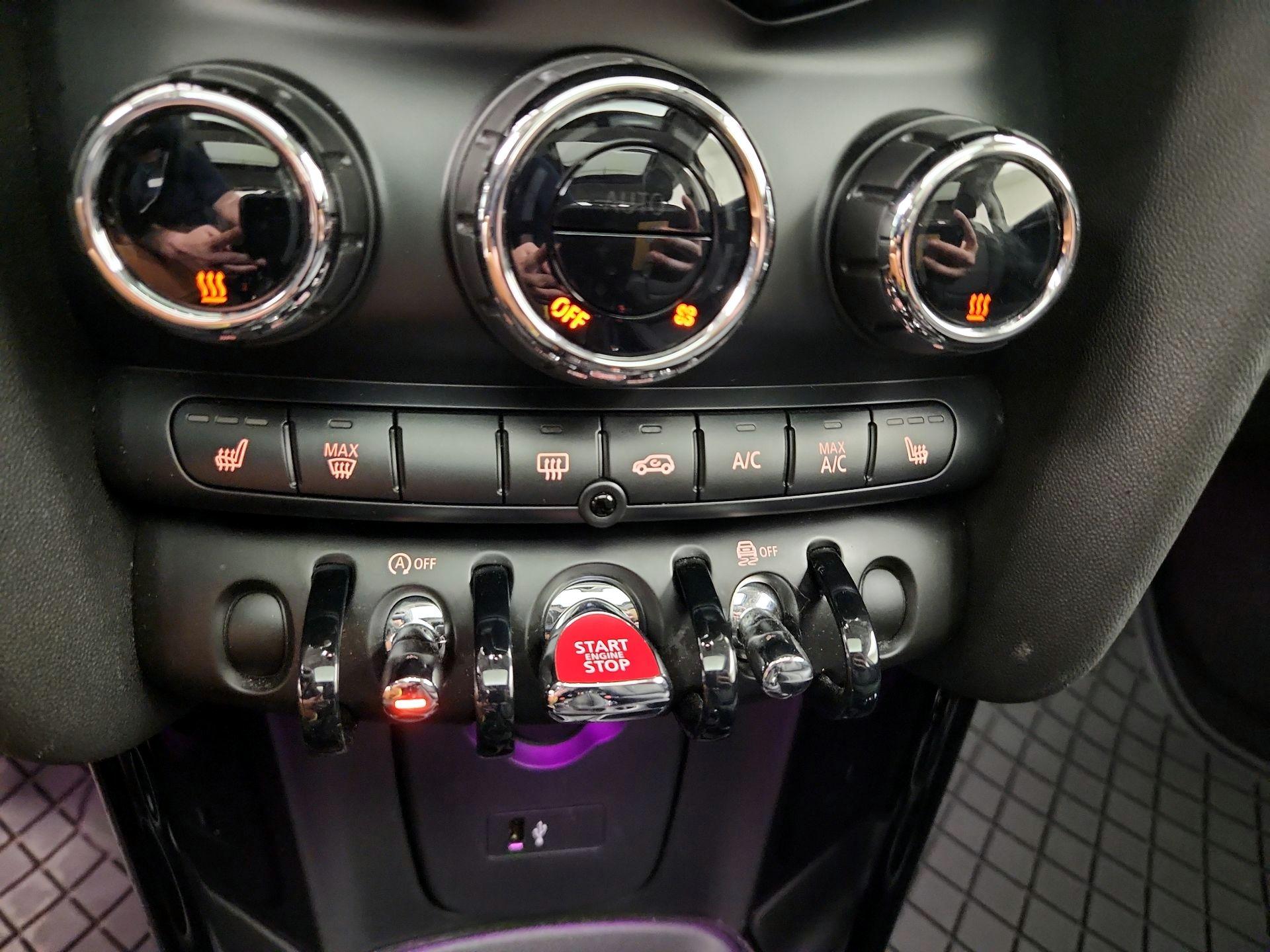 Thumbnail: 2019 MINI Cooper Hardtop - 16