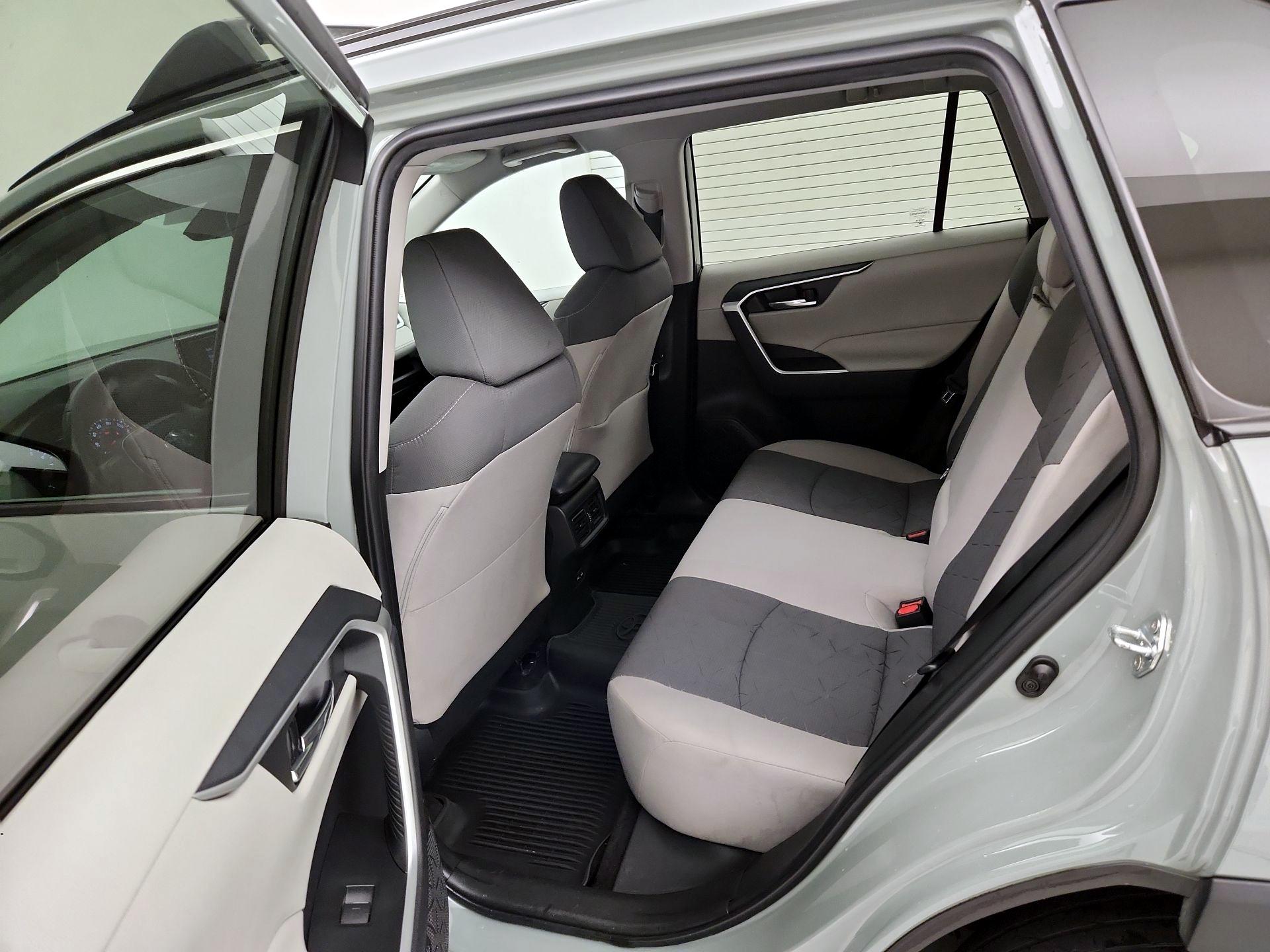 Thumbnail: 2022 Toyota RAV4 - 19