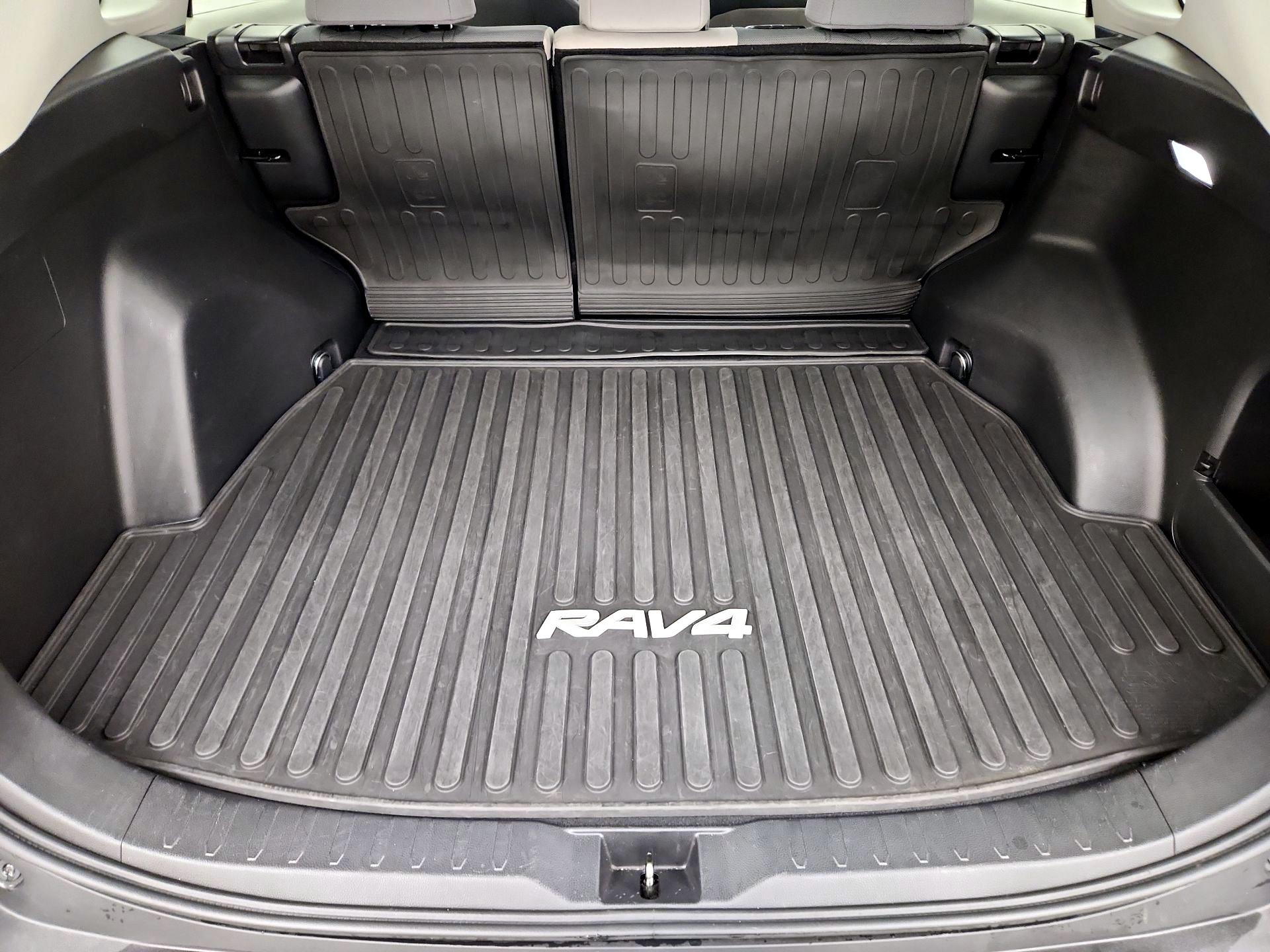Thumbnail: 2022 Toyota RAV4 - 20