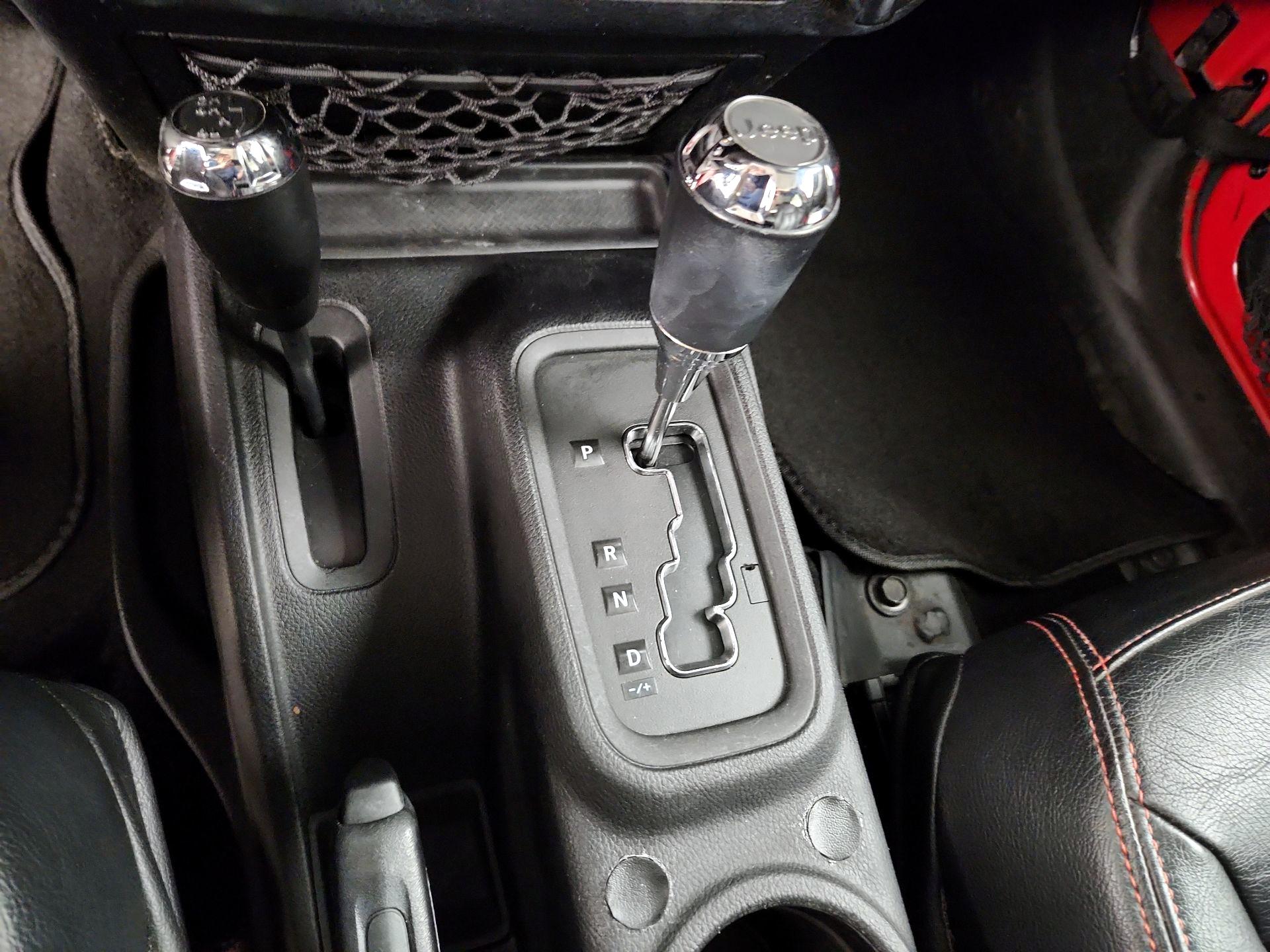 Thumbnail: 2014 Jeep Wrangler - 17