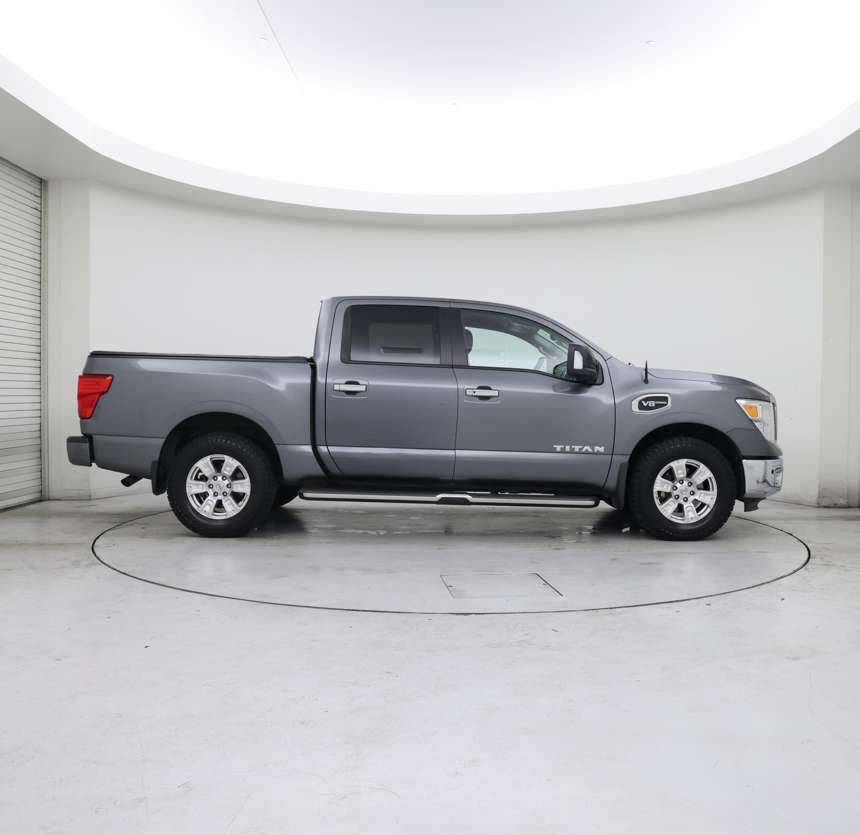 Thumbnail: 2017 Nissan Titan - 7
