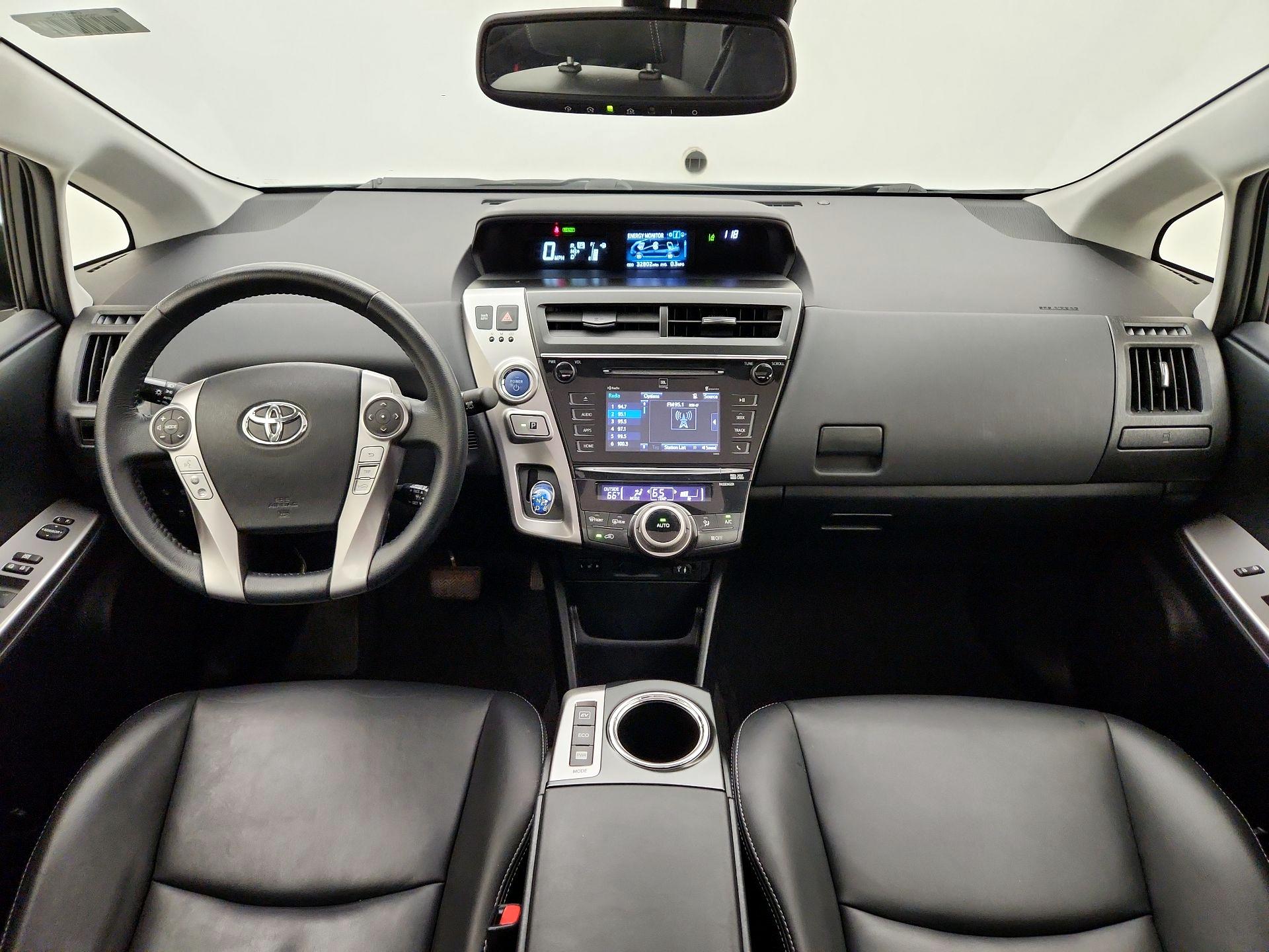 Thumbnail: 2015 Toyota Prius v - 9