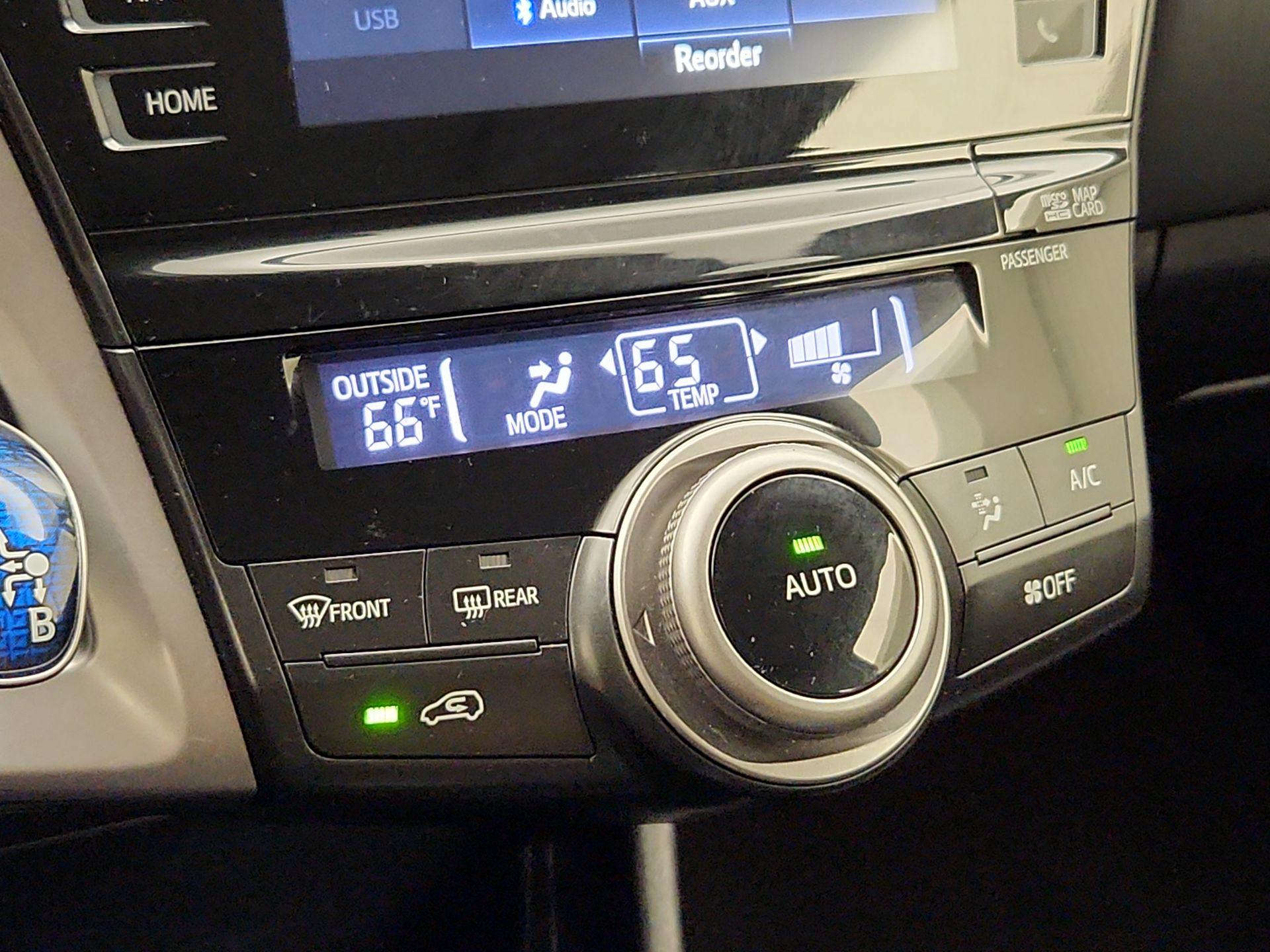 Thumbnail: 2015 Toyota Prius v - 16