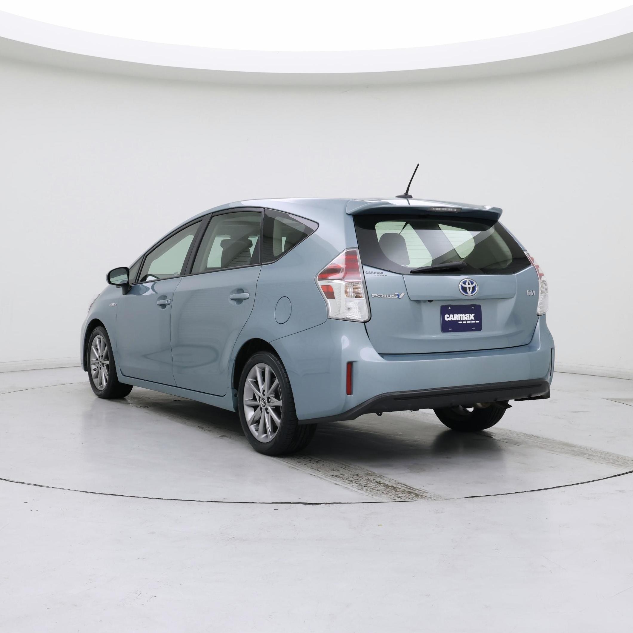 Thumbnail: 2015 Toyota Prius v - 2