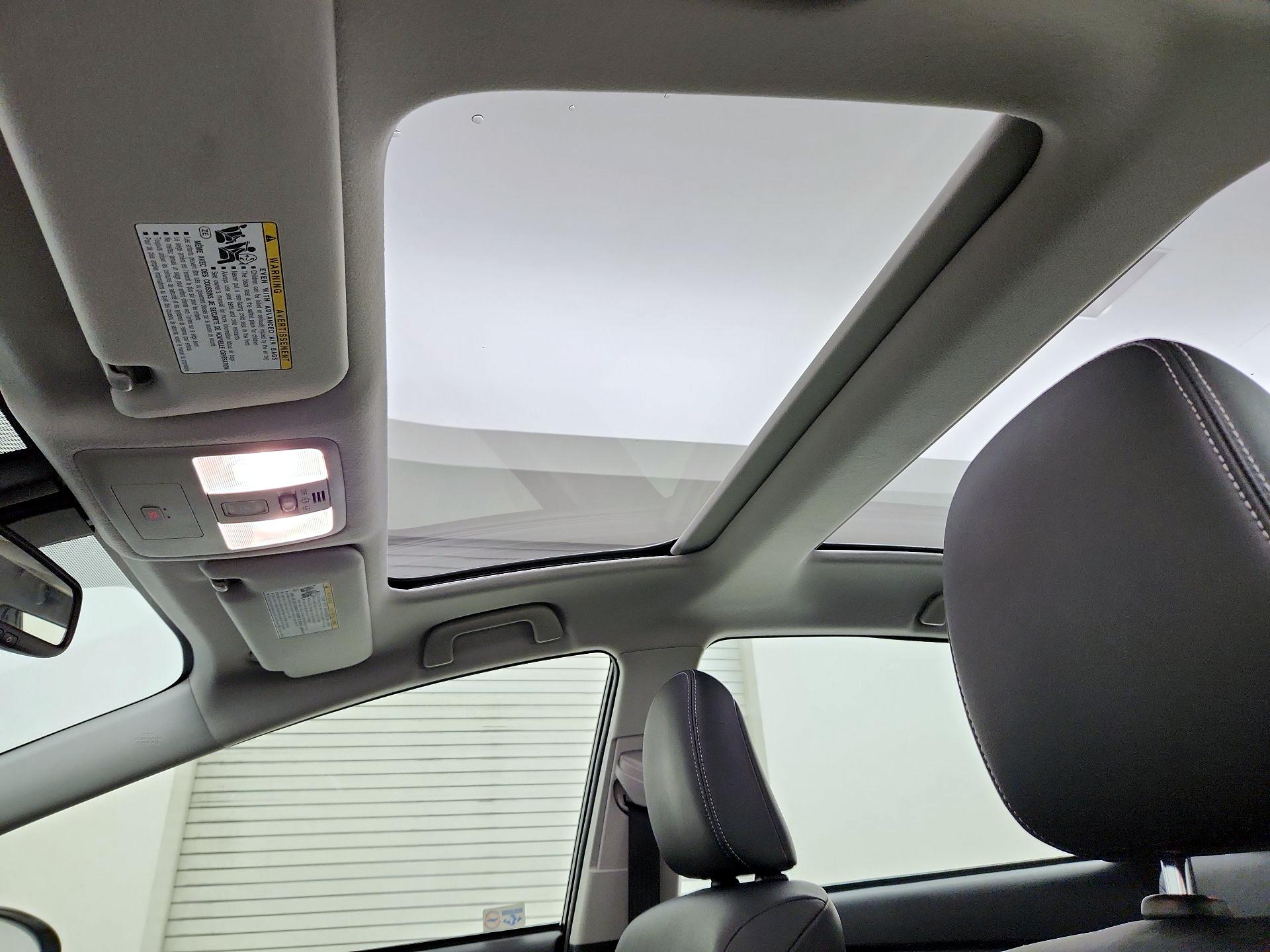 Thumbnail: 2015 Toyota Prius v - 19