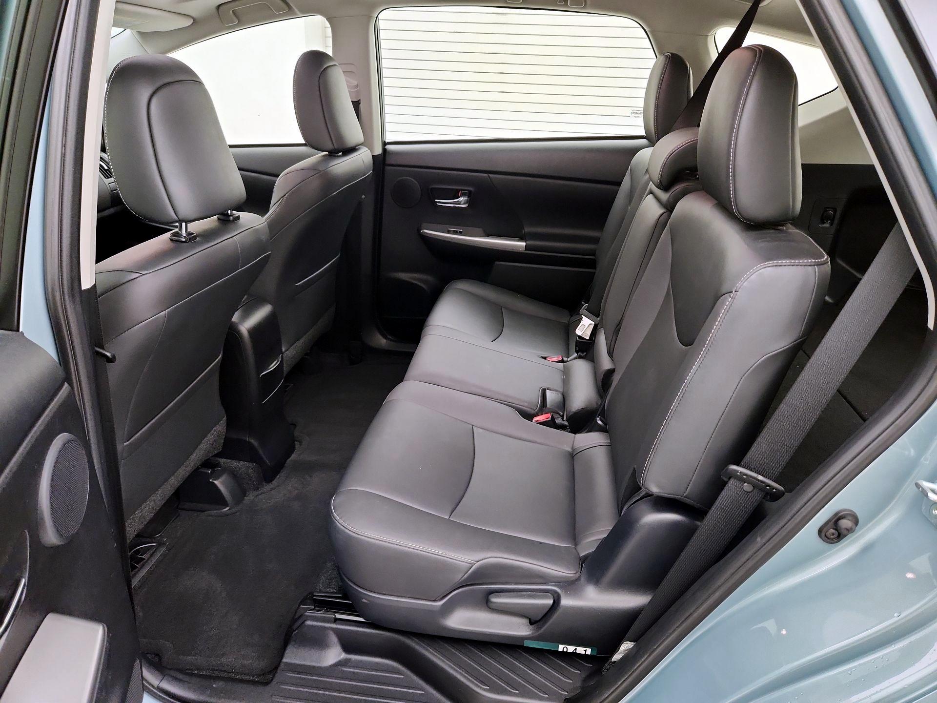 Thumbnail: 2015 Toyota Prius v - 20