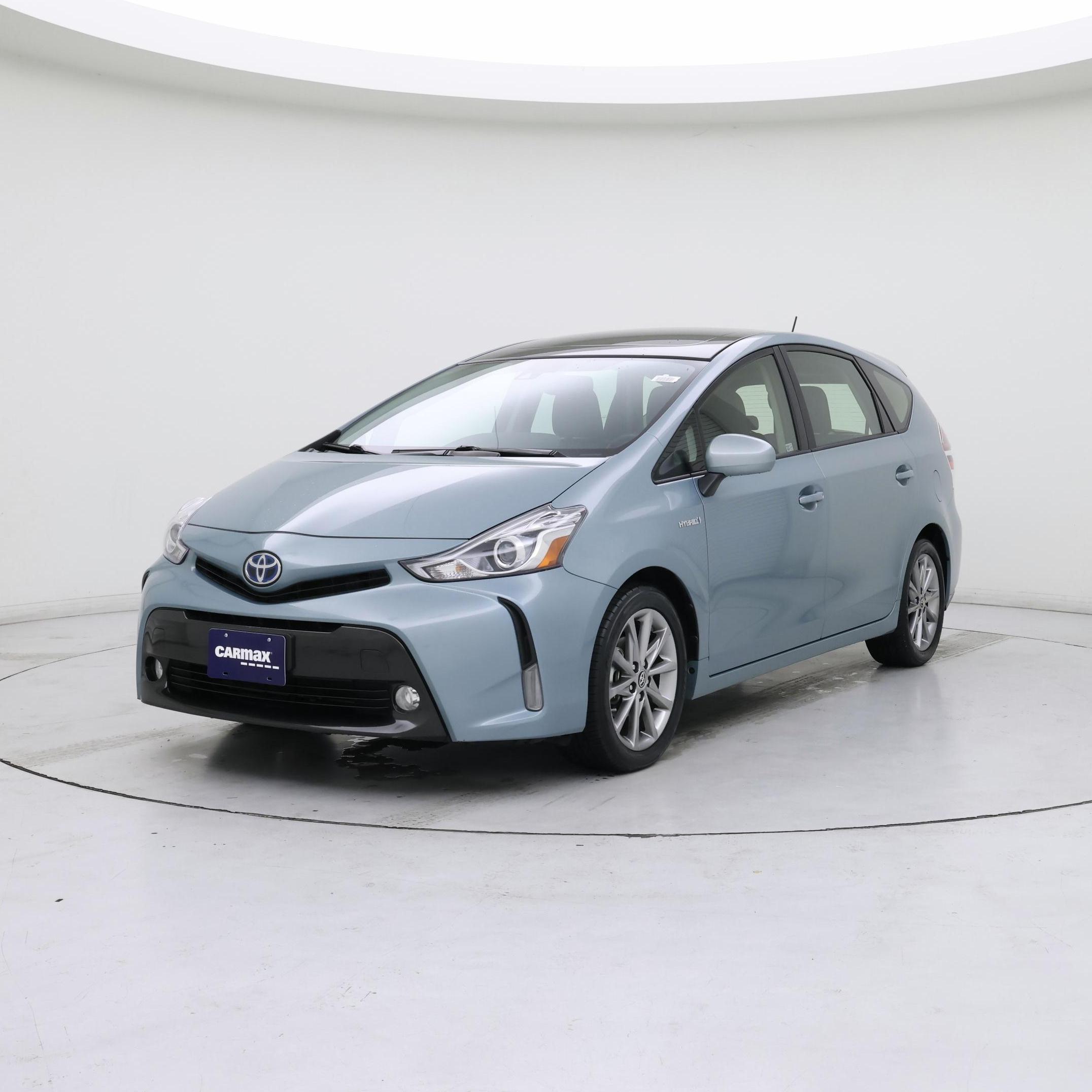 Thumbnail: 2015 Toyota Prius v - 4