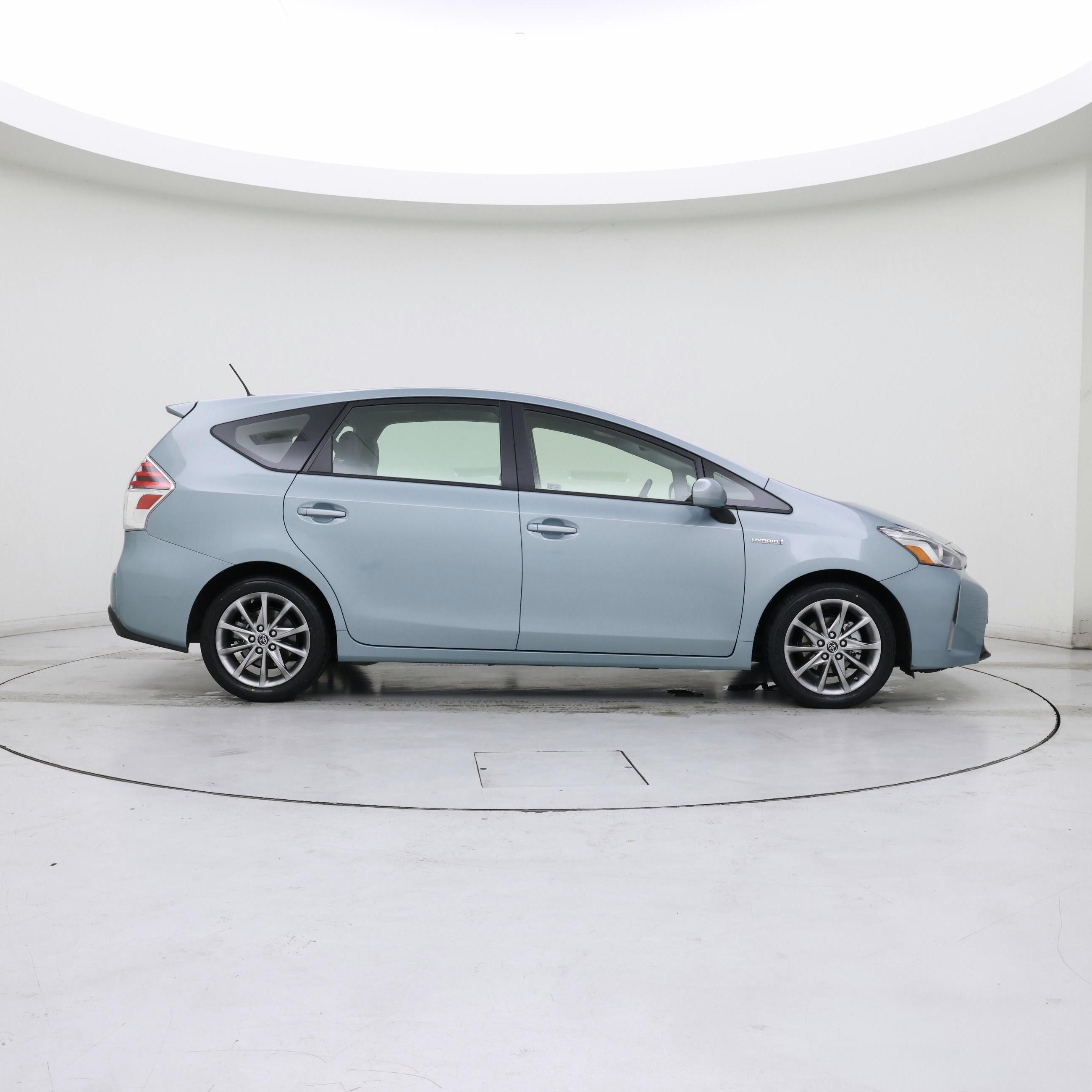 Thumbnail: 2015 Toyota Prius v - 7