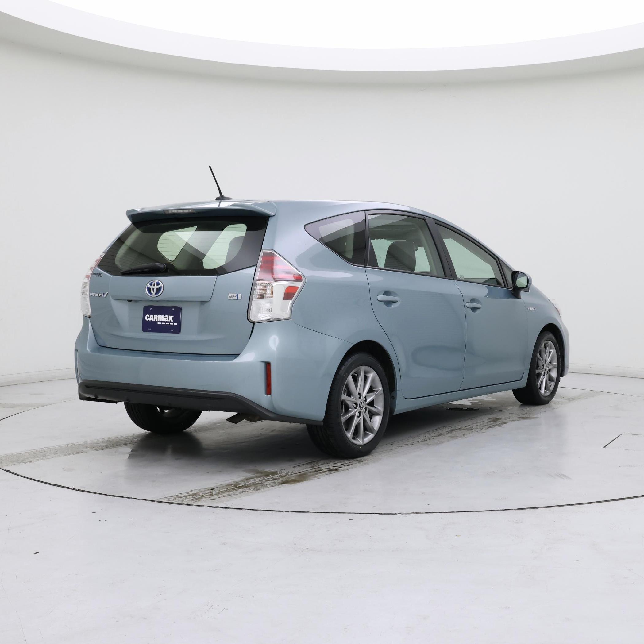 Thumbnail: 2015 Toyota Prius v - 8