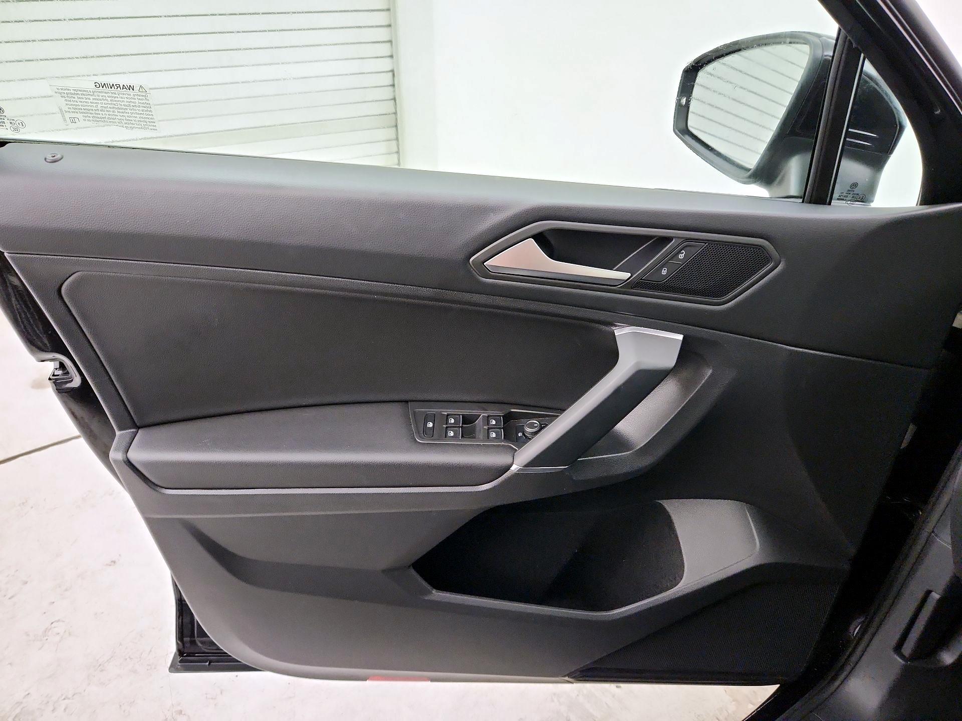 Thumbnail: 2020 Volkswagen Tiguan - 12