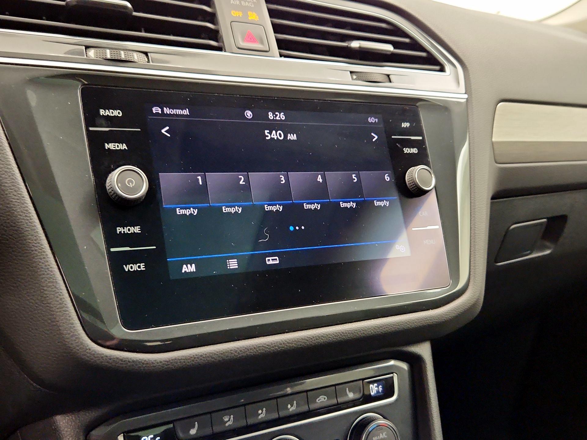 Thumbnail: 2020 Volkswagen Tiguan - 15