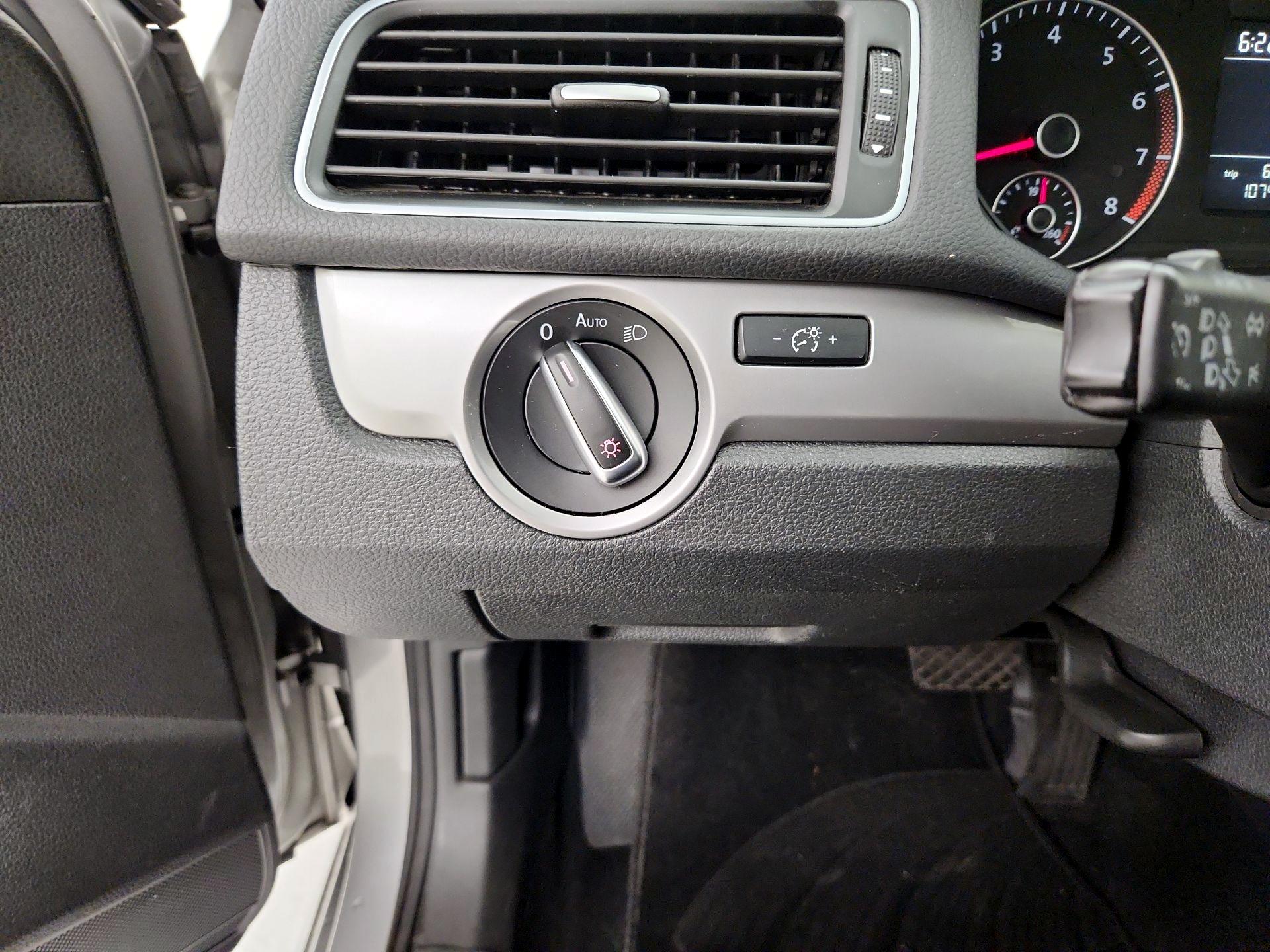 Thumbnail: 2014 Volkswagen Passat - 13