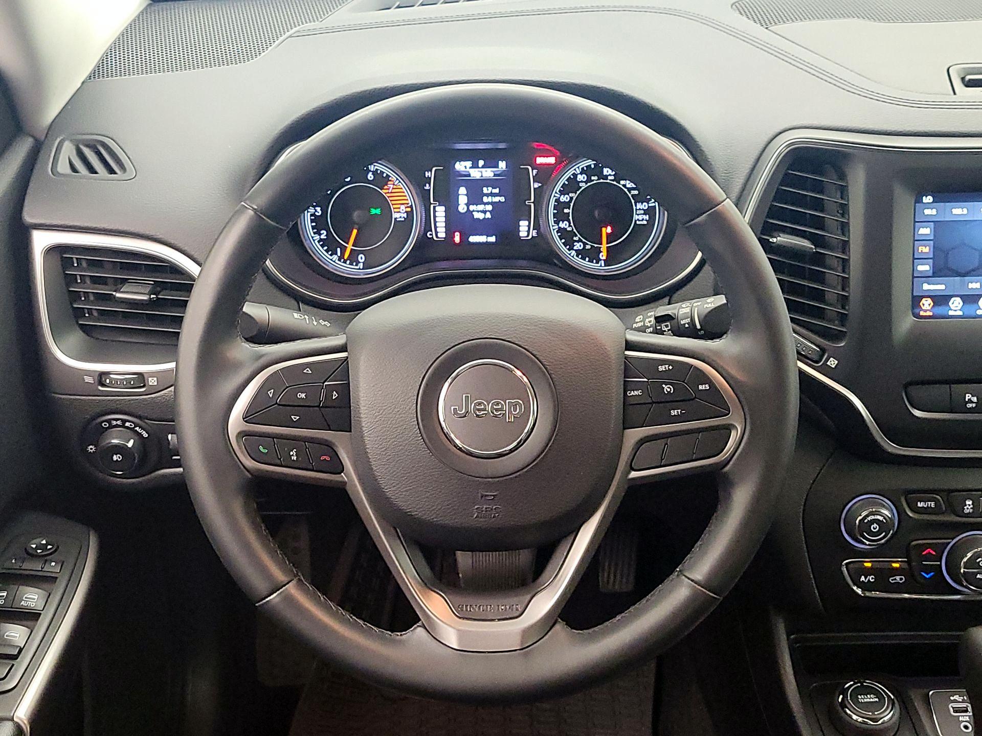 Thumbnail: 2019 Jeep Cherokee - 10