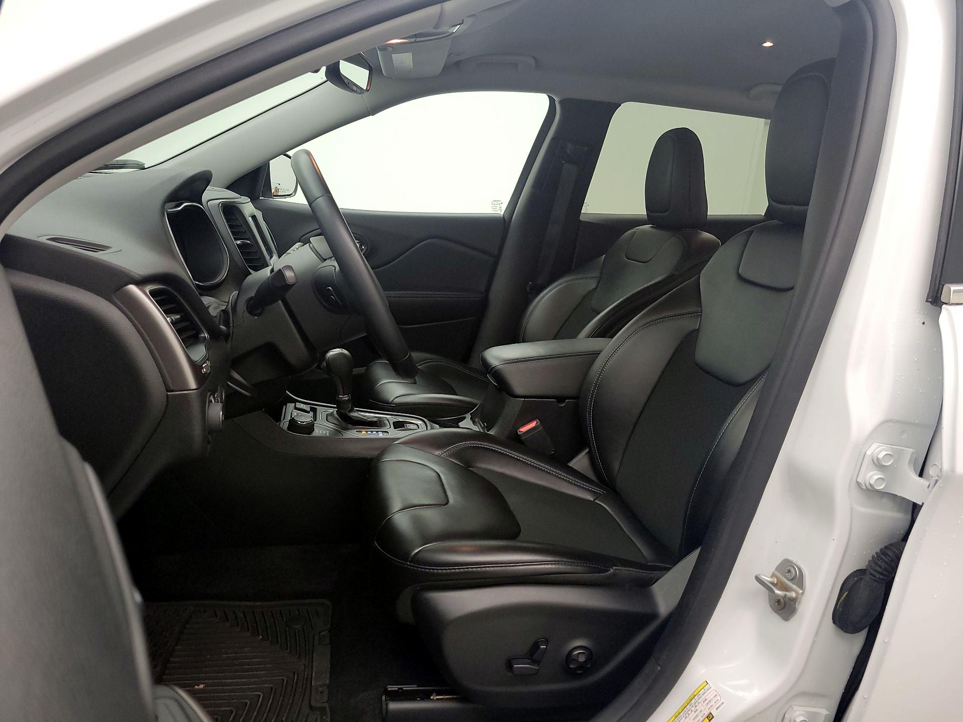 Thumbnail: 2019 Jeep Cherokee - 11