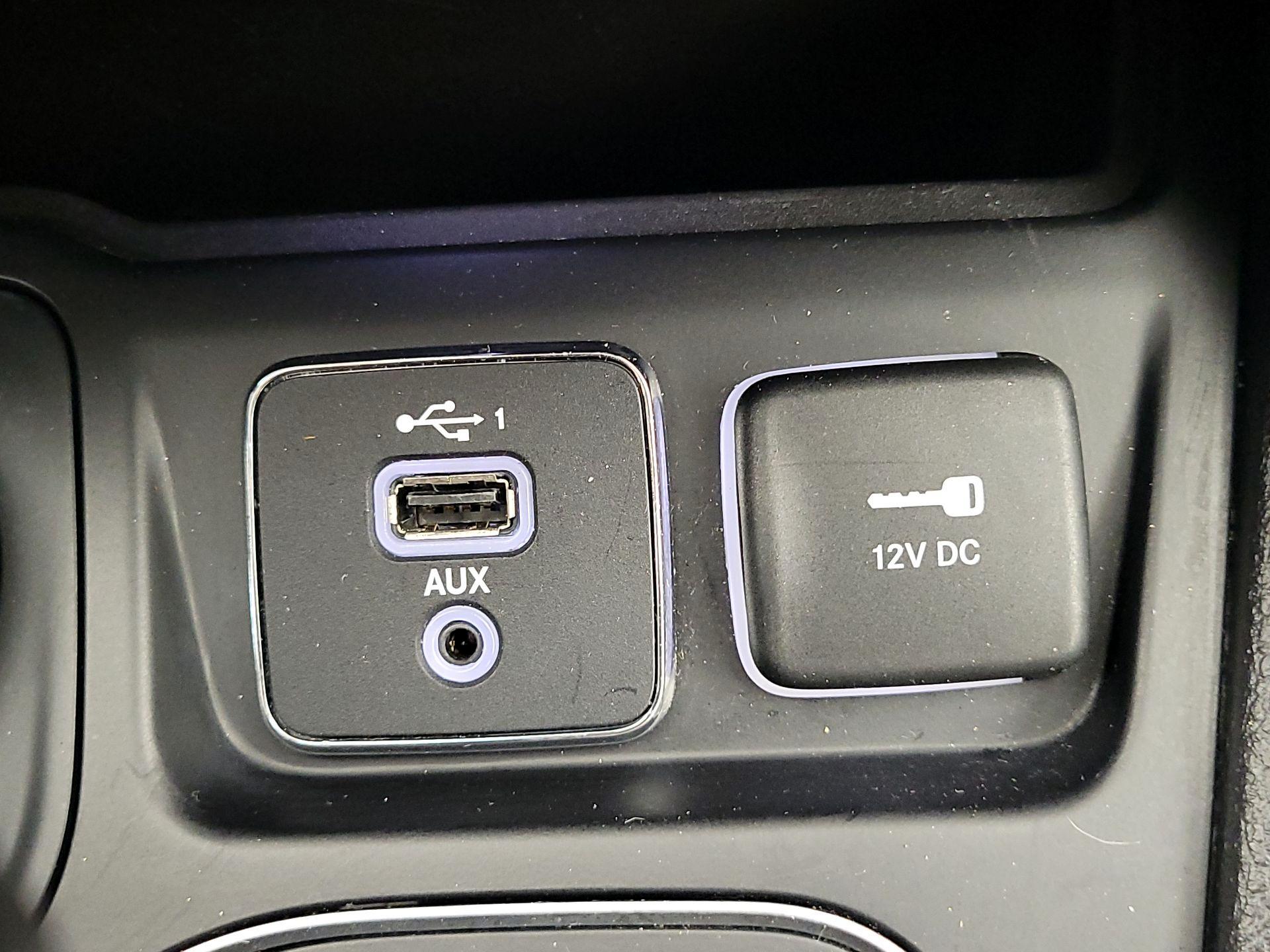 Thumbnail: 2019 Jeep Cherokee - 18