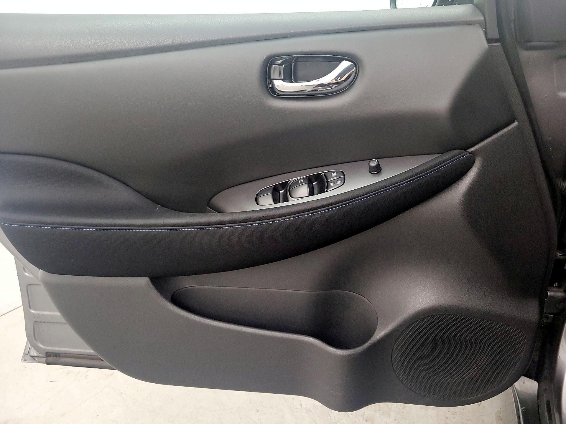 Thumbnail: 2020 Nissan Leaf - 12