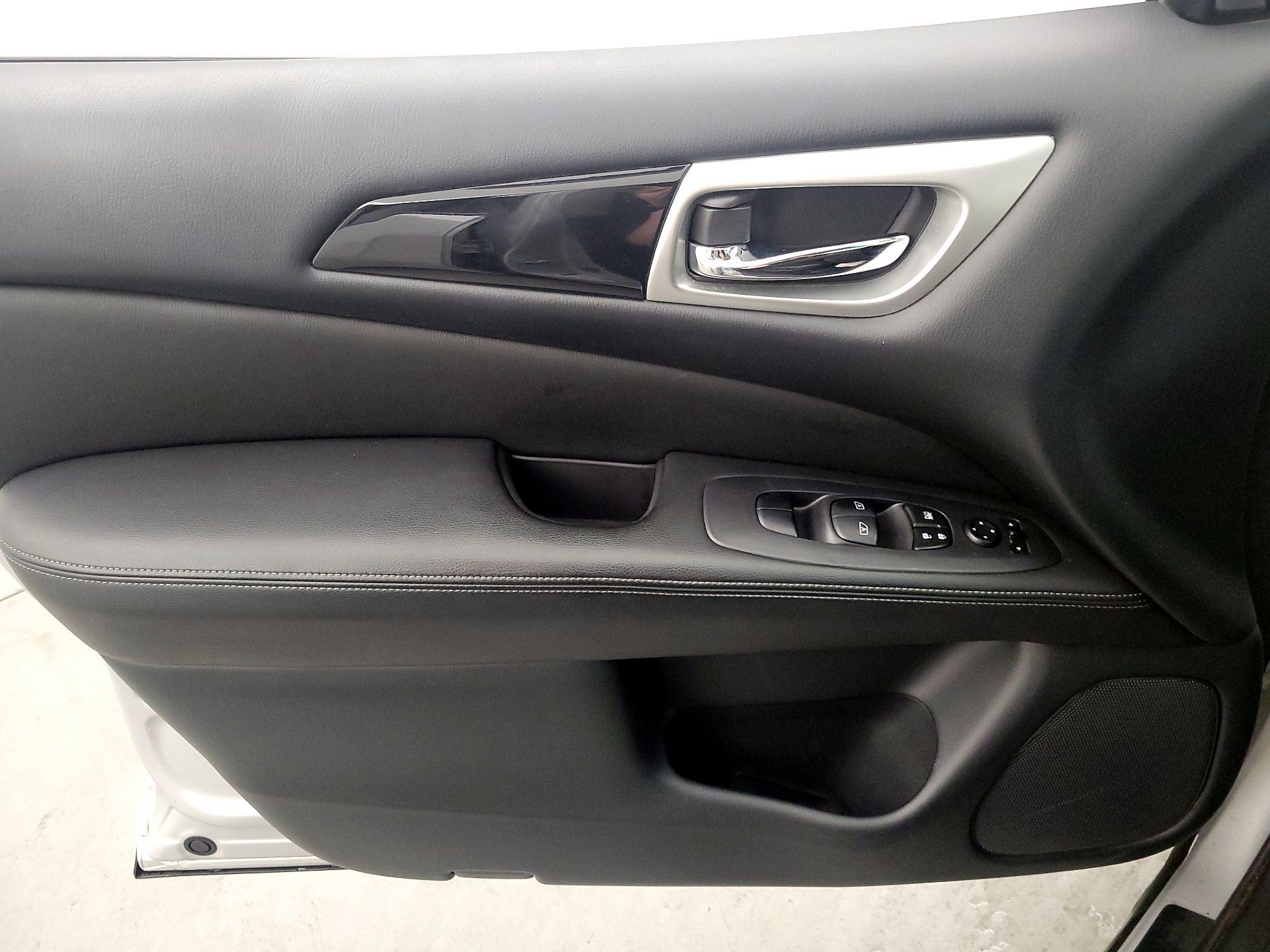Thumbnail: 2019 Nissan Pathfinder - 12