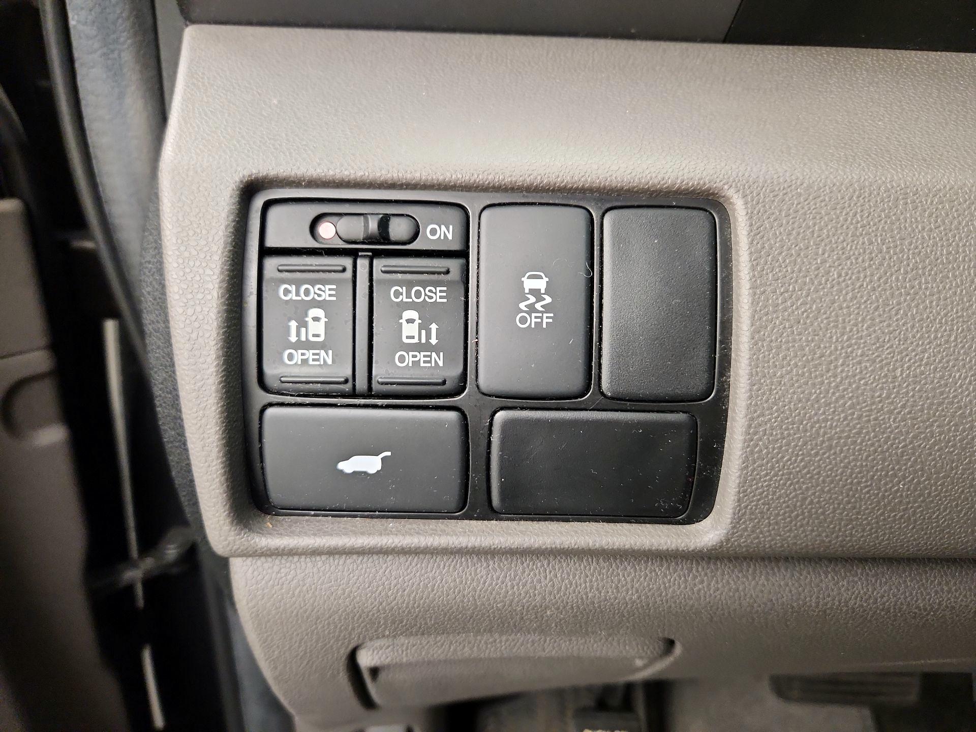 Thumbnail: 2013 Honda Odyssey - 13