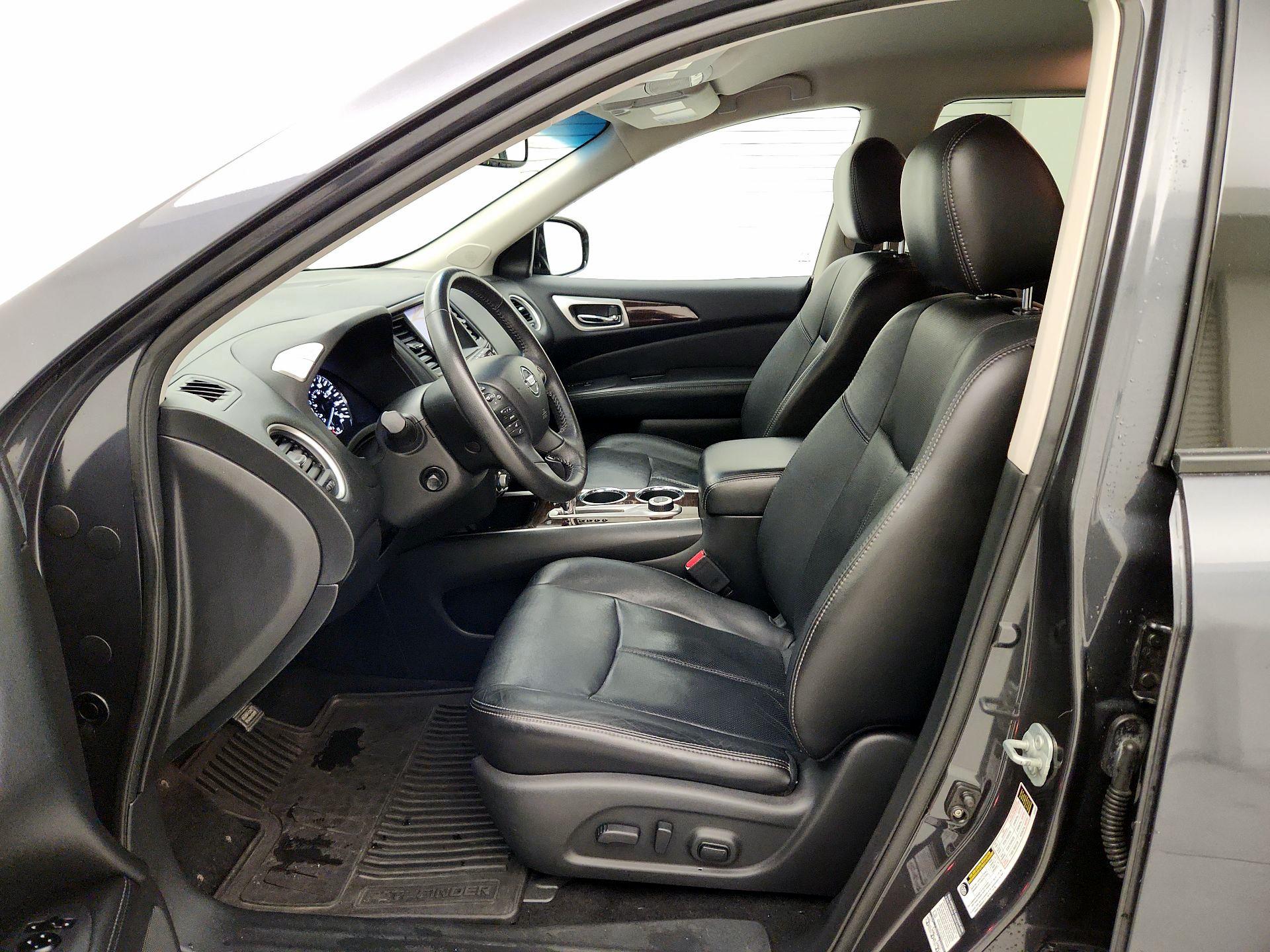 Thumbnail: 2013 Nissan Pathfinder - 11