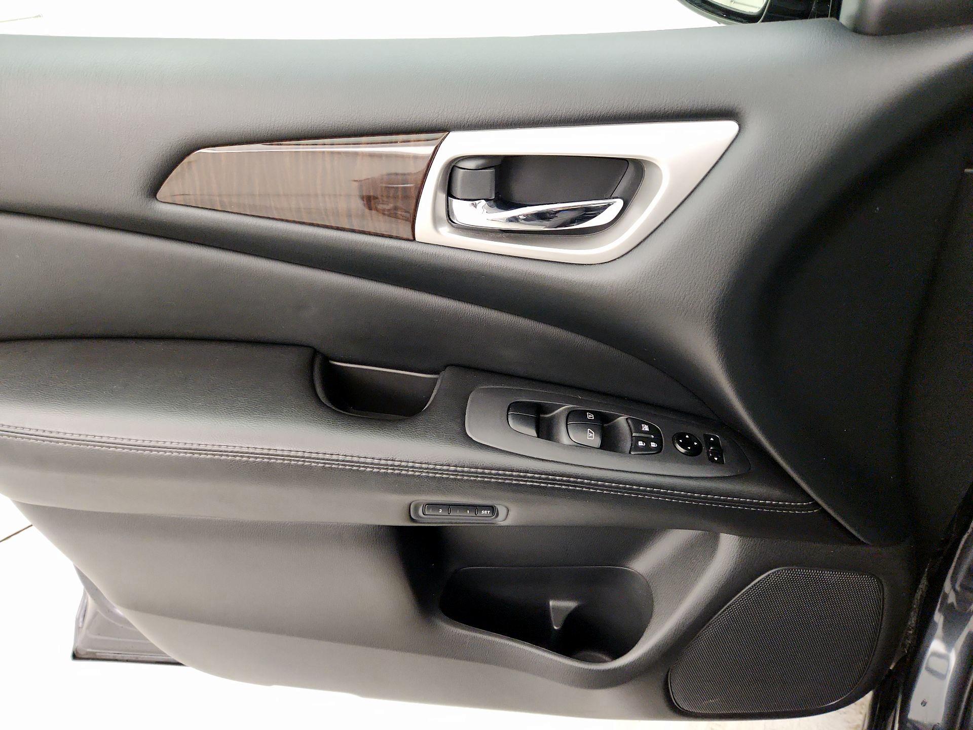 Thumbnail: 2013 Nissan Pathfinder - 12