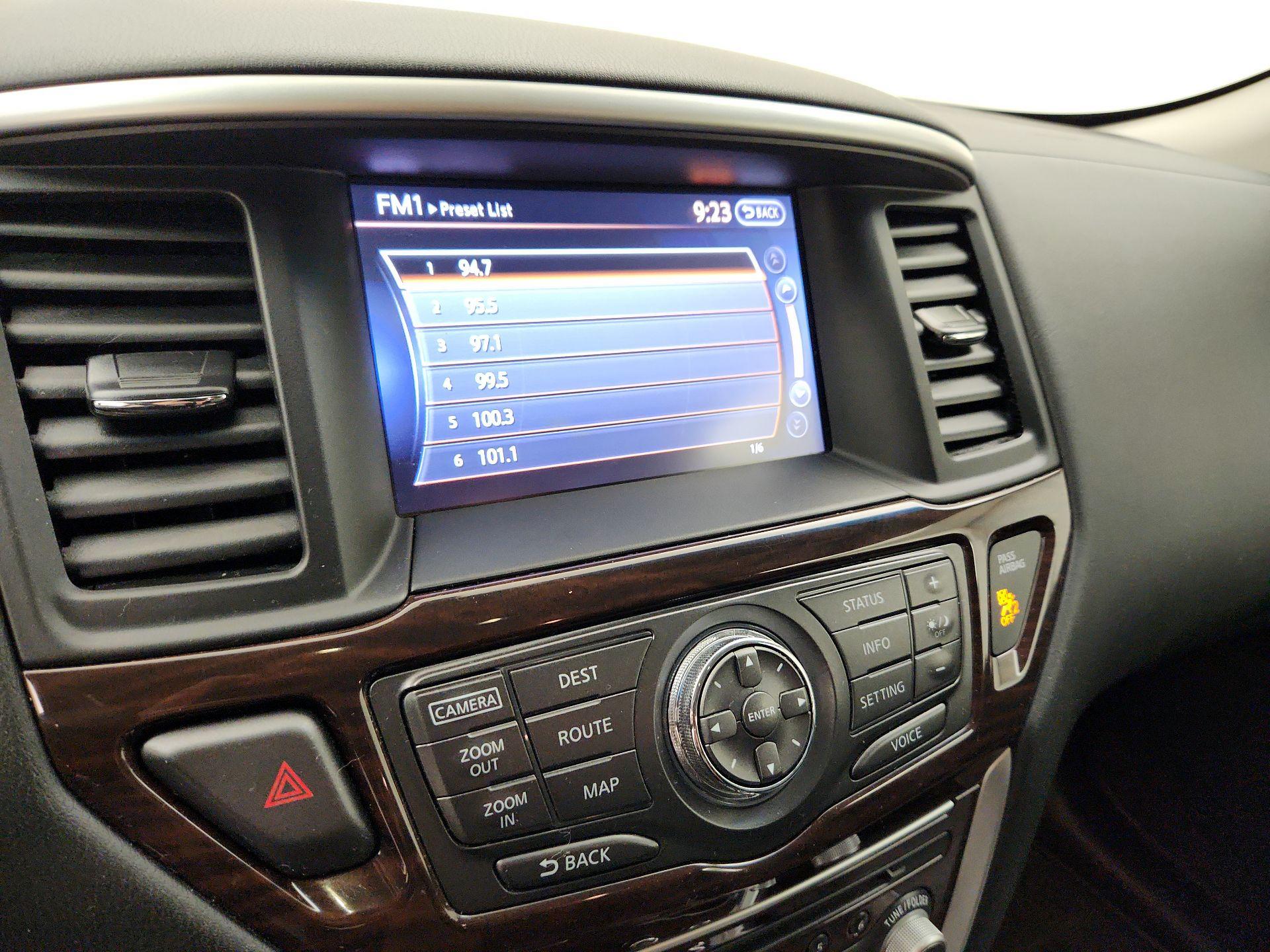 Thumbnail: 2013 Nissan Pathfinder - 16