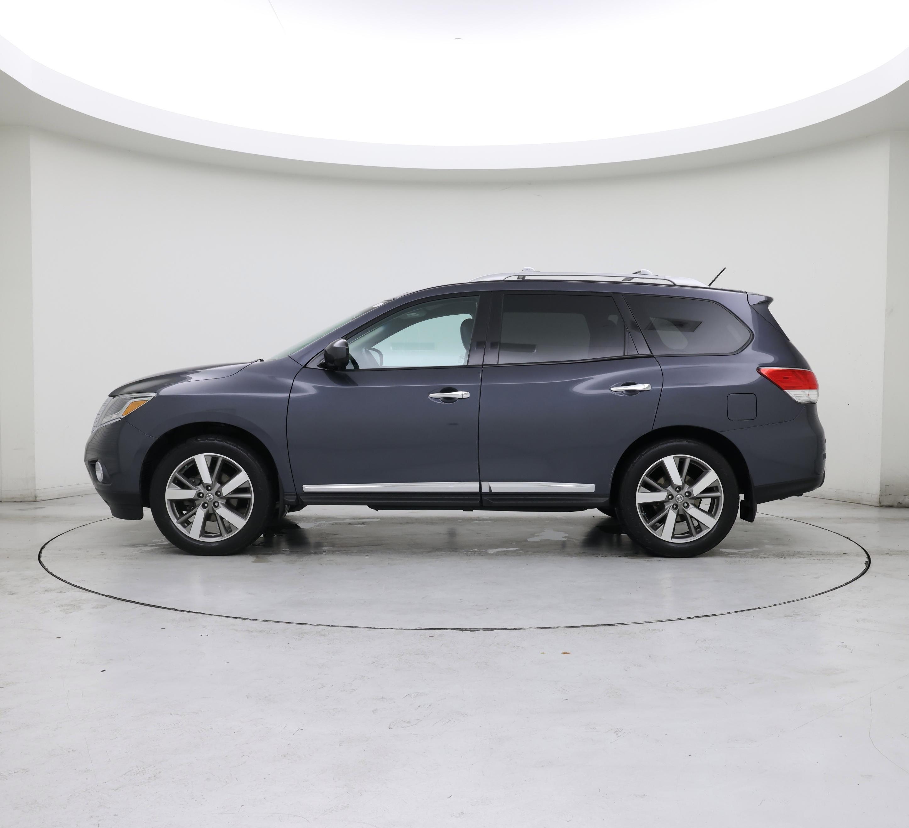 Thumbnail: 2013 Nissan Pathfinder - 3