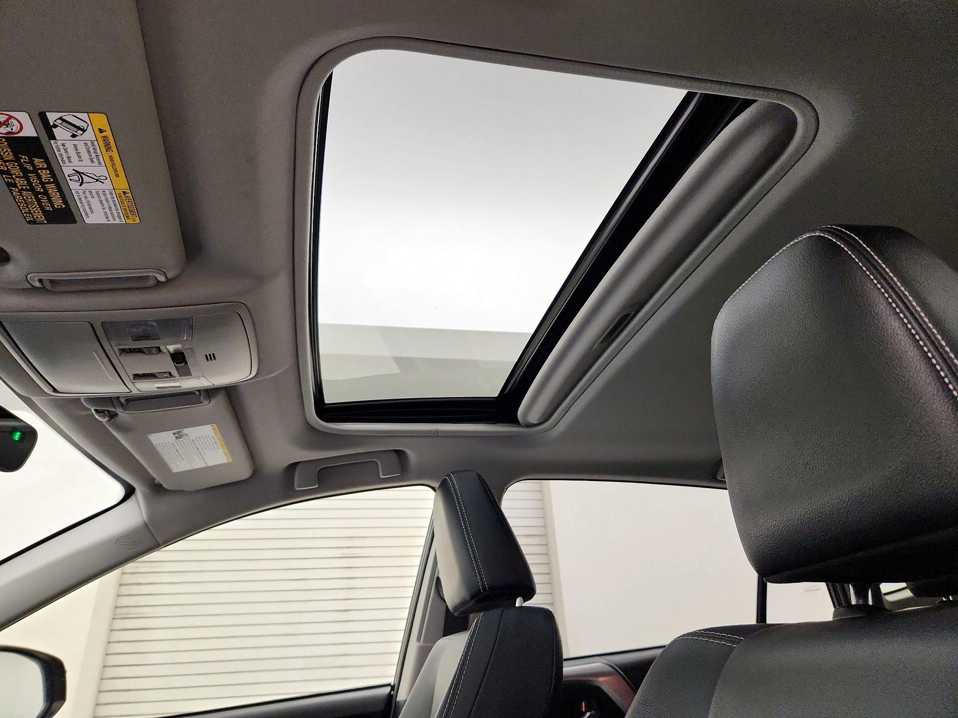 Thumbnail: 2017 Toyota RAV4 - 20