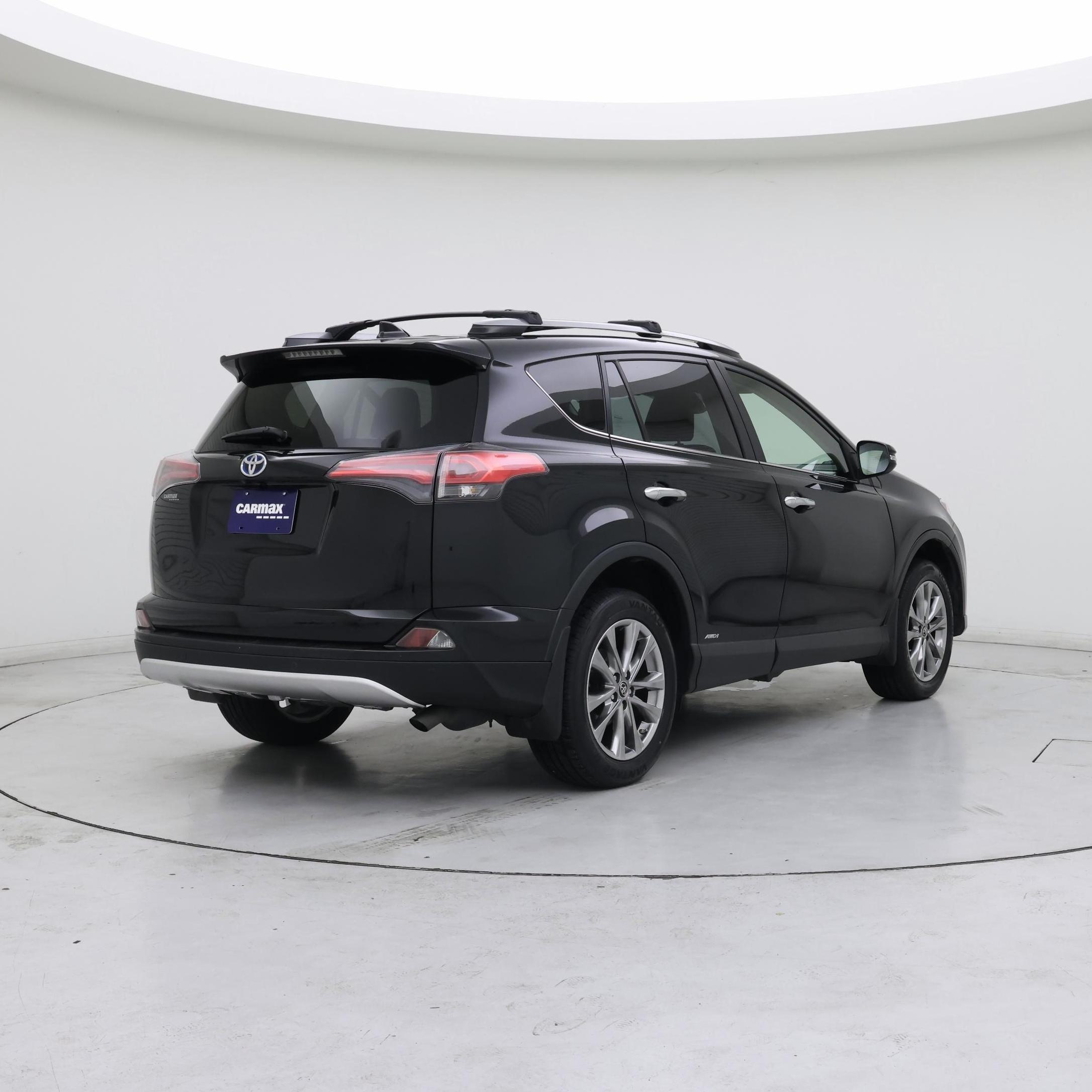 Thumbnail: 2017 Toyota RAV4 - 8