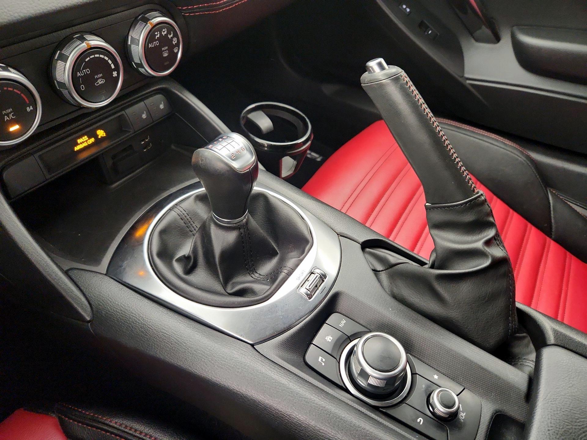 Thumbnail: 2018 Fiat 124 Spider - 17