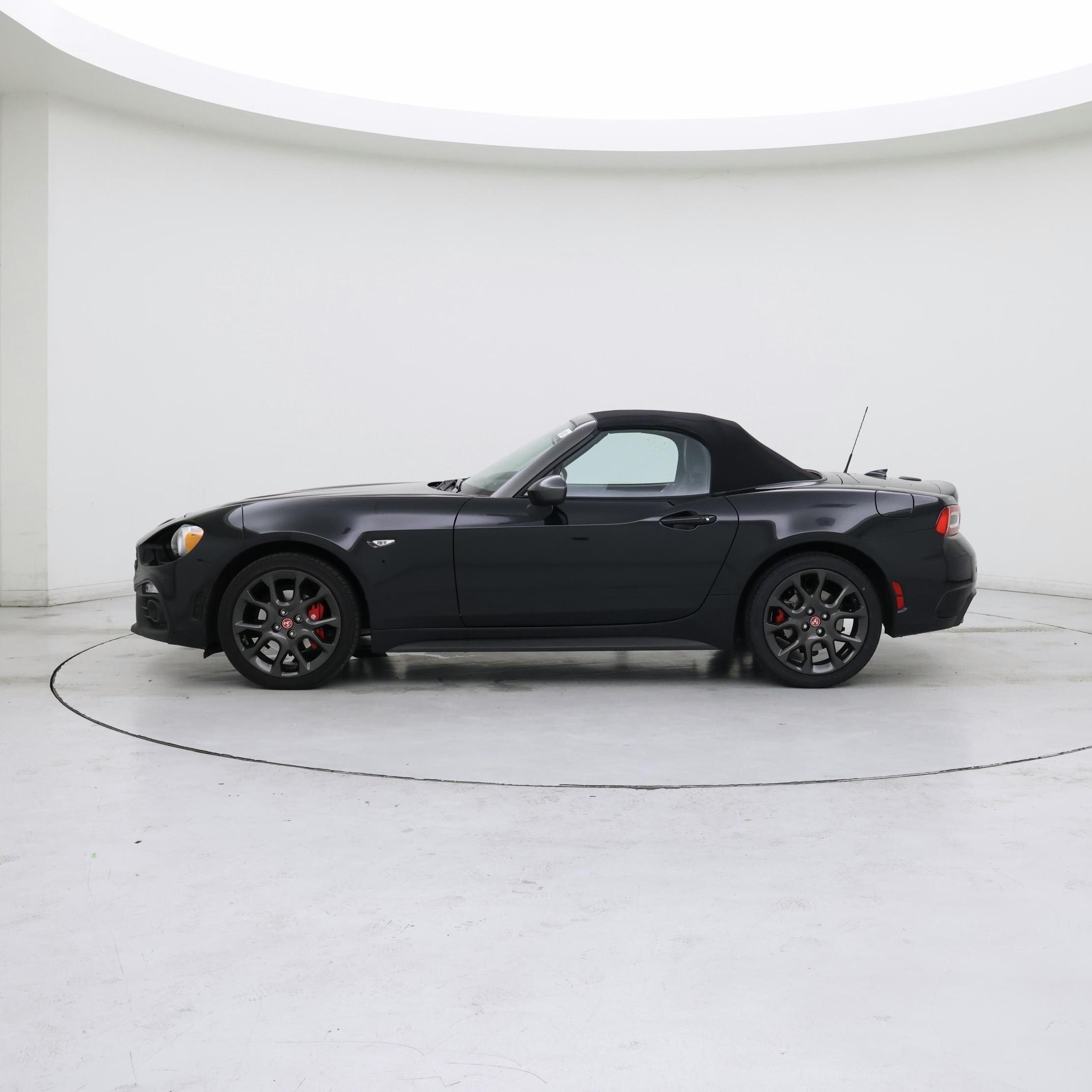 Thumbnail: 2018 Fiat 124 Spider - 3