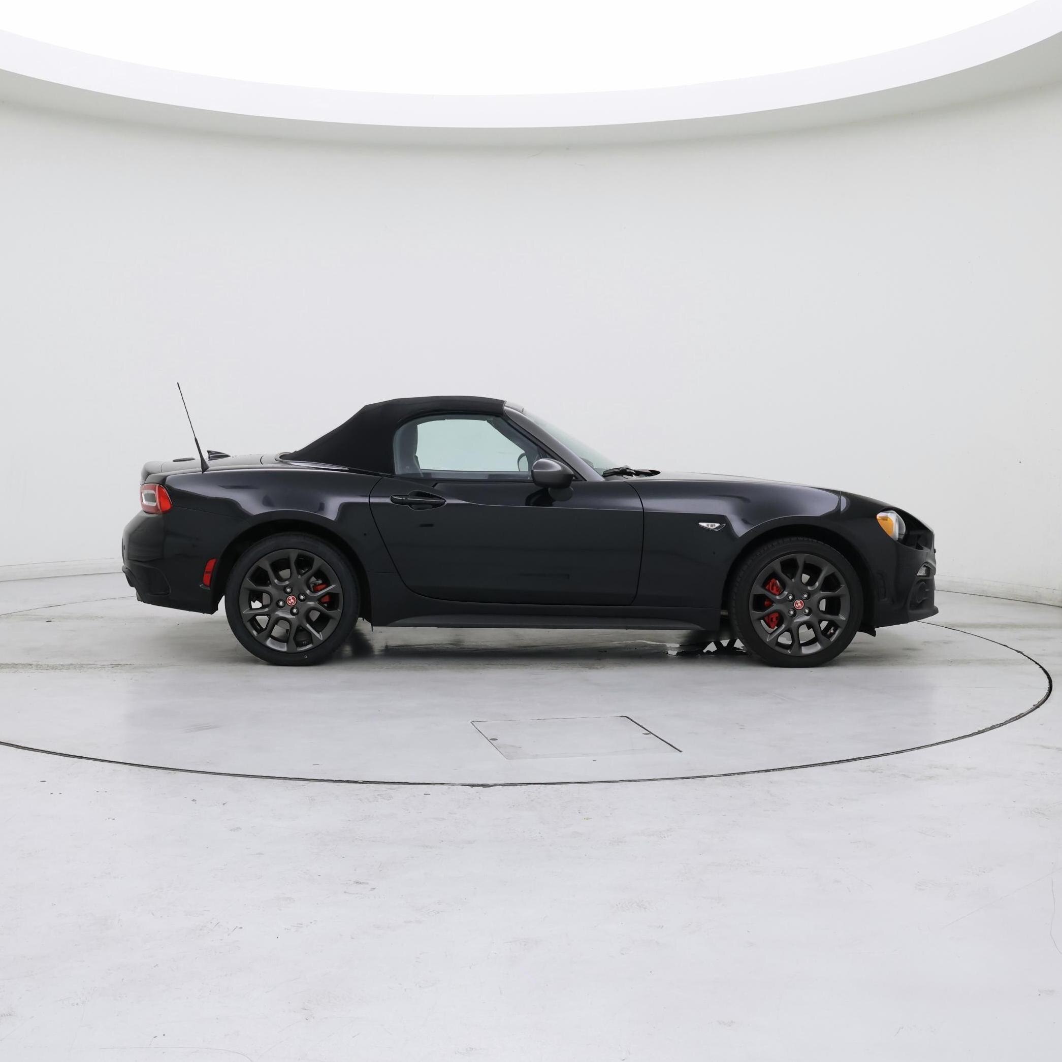 Thumbnail: 2018 Fiat 124 Spider - 7