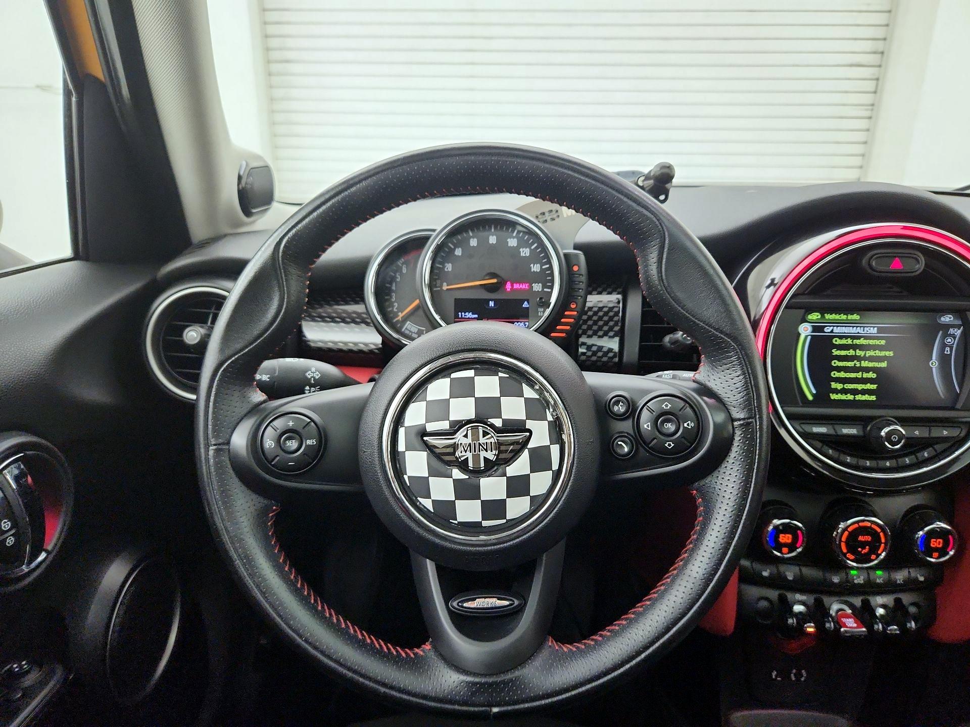Thumbnail: 2015 MINI Cooper Hardtop - 10
