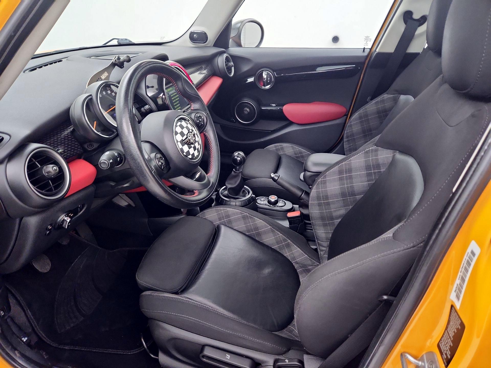 Thumbnail: 2015 MINI Cooper Hardtop - 11