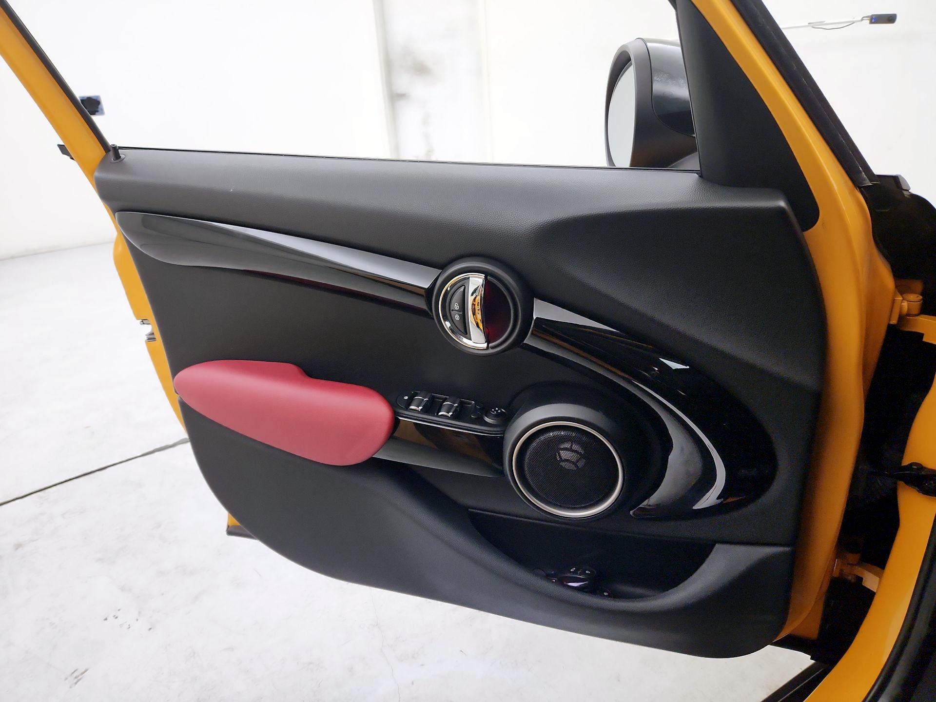 Thumbnail: 2015 MINI Cooper Hardtop - 12