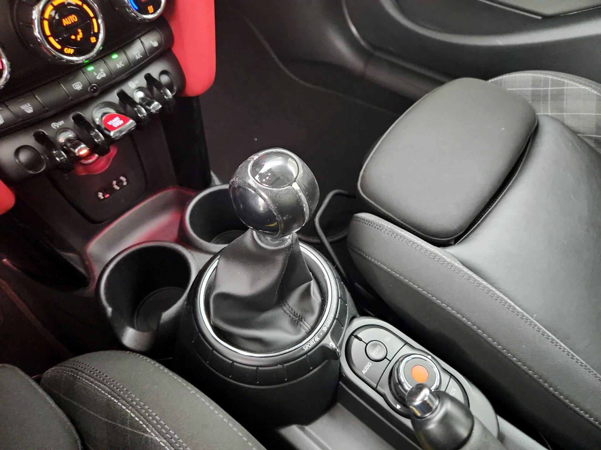 Thumbnail: 2015 MINI Cooper Hardtop - 16